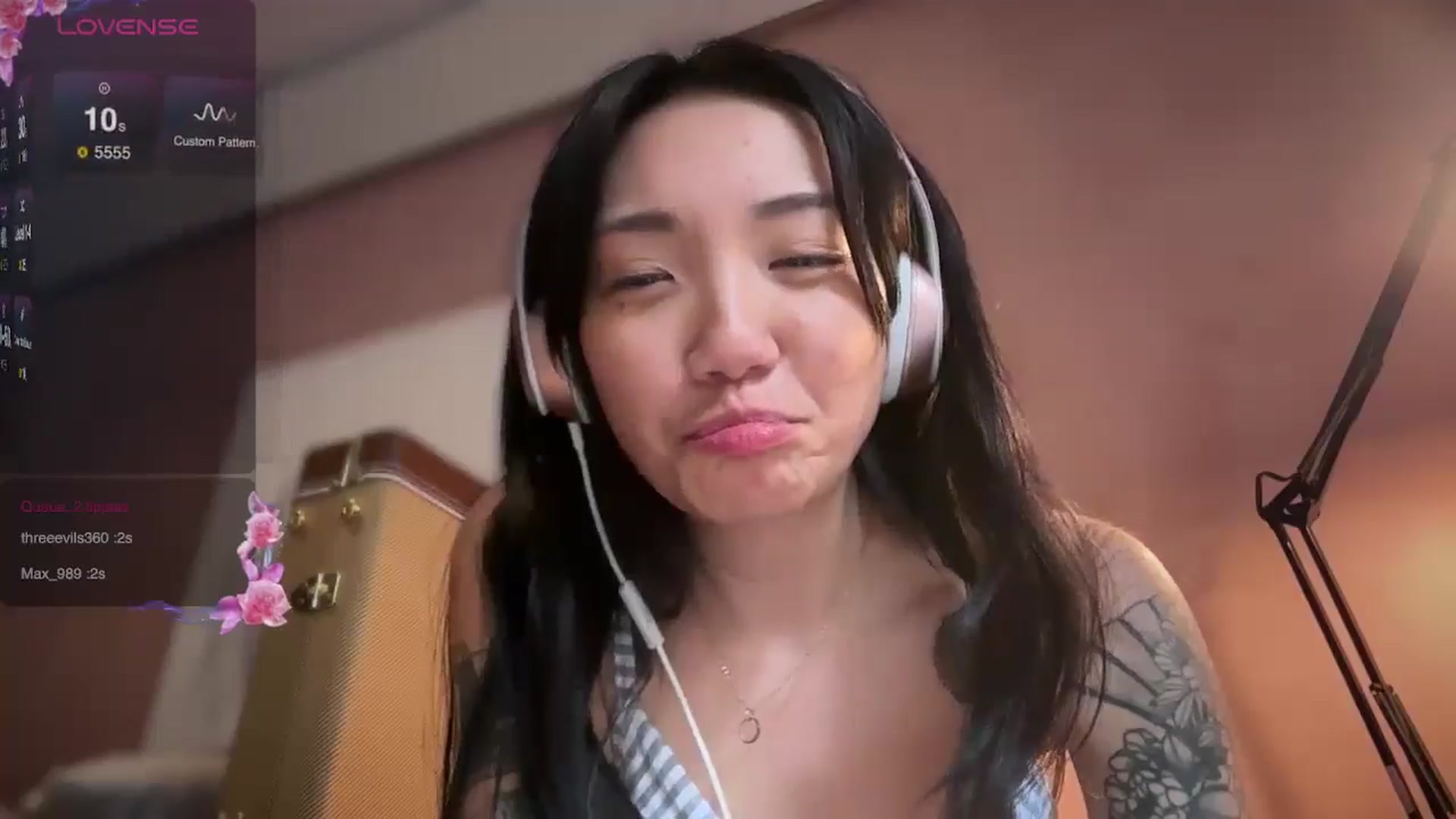 Gallery image thumbnail from luna_tsukiko's myfreecams stream on, 08/15/2024, 17:05 image 15 of 20