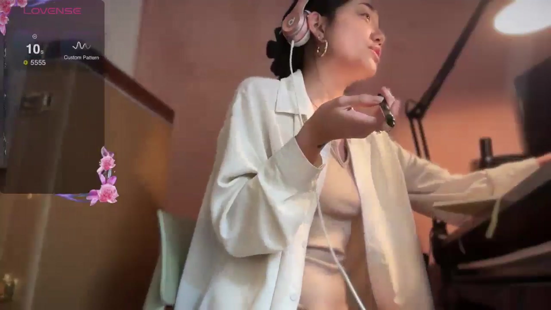 Gallery image thumbnail from luna_tsukiko's myfreecams stream on, 08/28/2024, 19:42 image 20 of 20