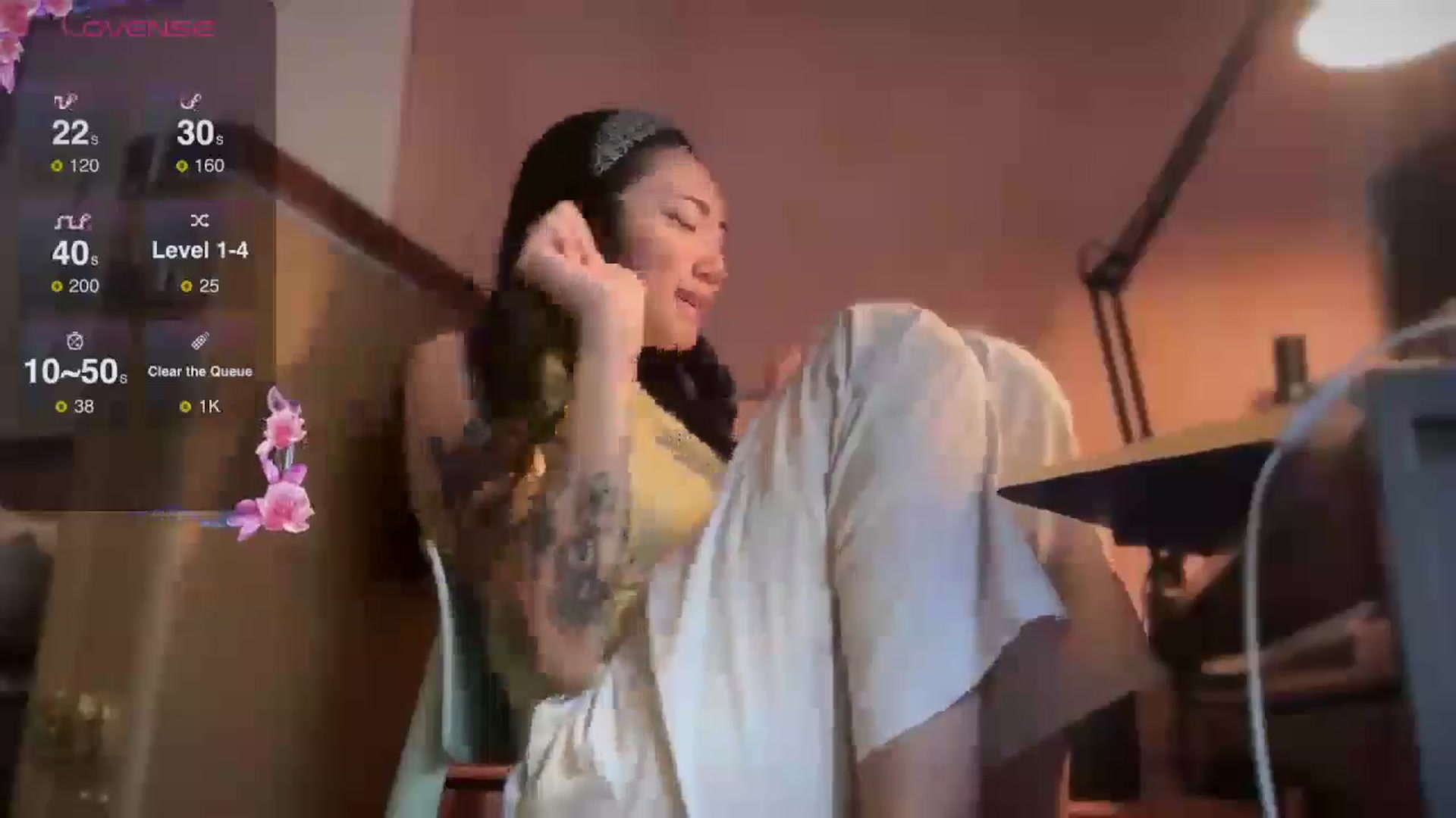 Gallery image thumbnail from luna_tsukiko's myfreecams stream on, 09/05/2024, 17:56 image 12 of 20