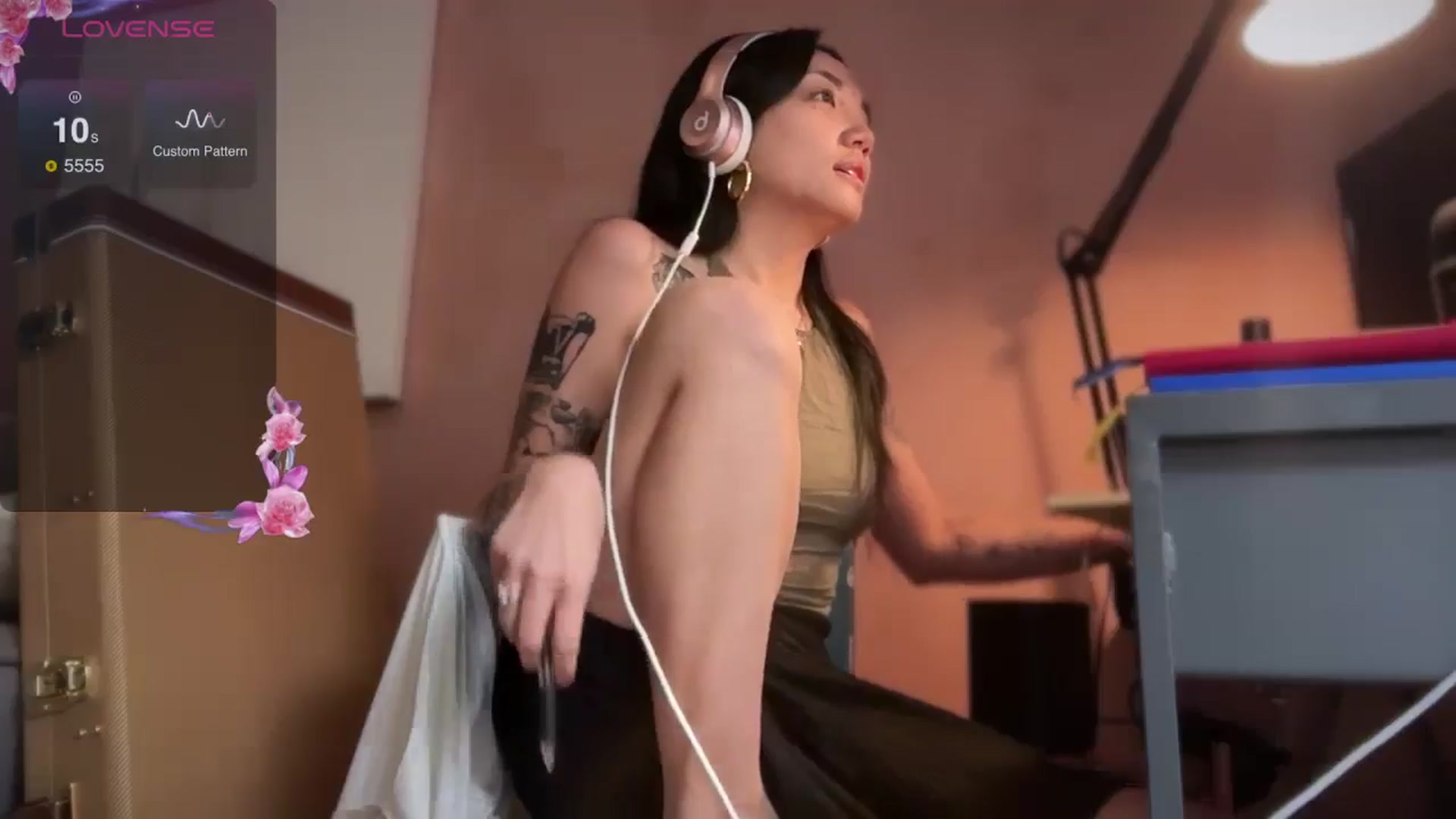 Gallery image thumbnail from luna_tsukiko's myfreecams stream on, 09/10/2024, 19:56 image 7 of 20