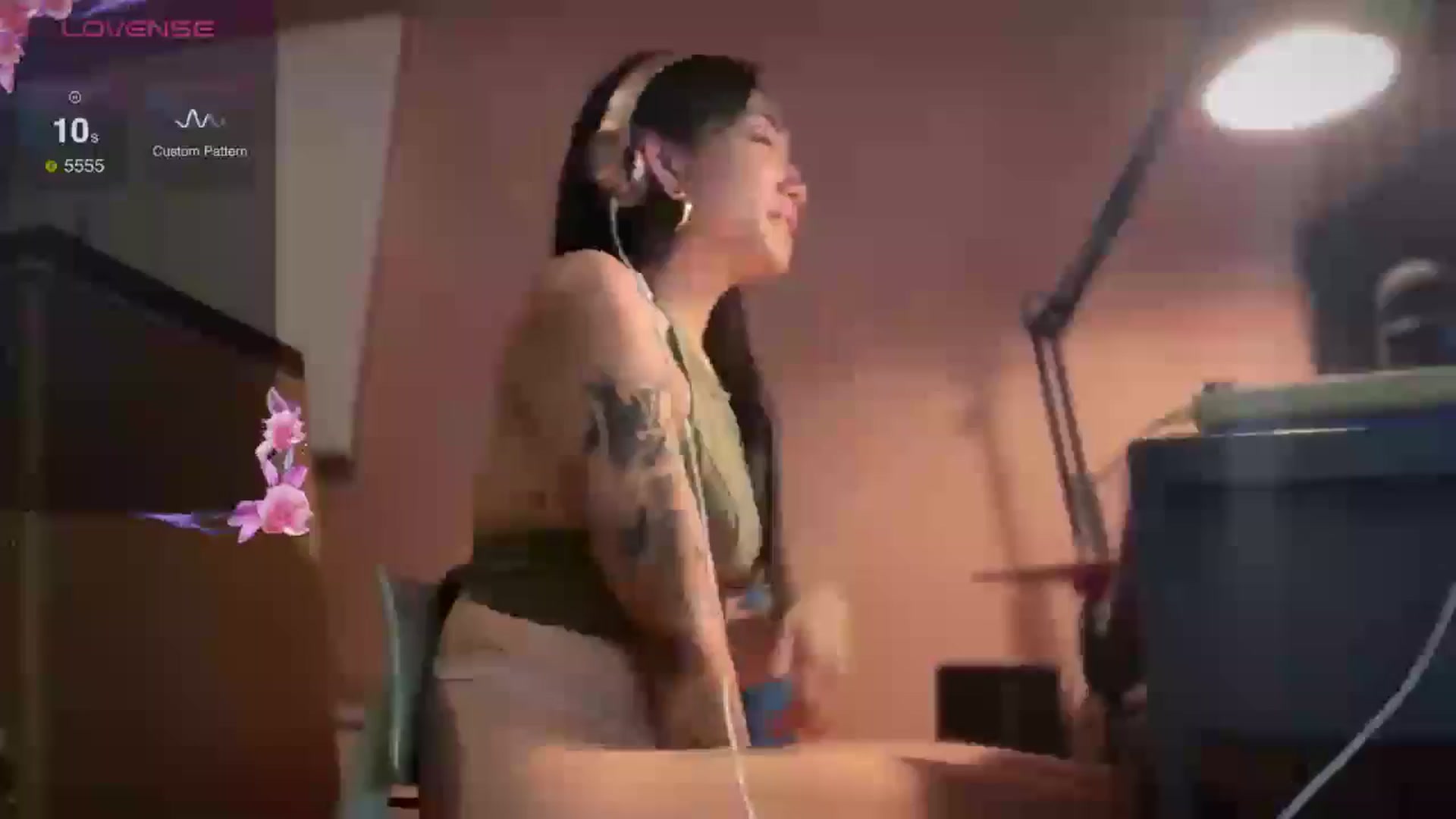 Gallery image thumbnail from luna_tsukiko's myfreecams stream on, 09/10/2024, 22:17 image 7 of 20