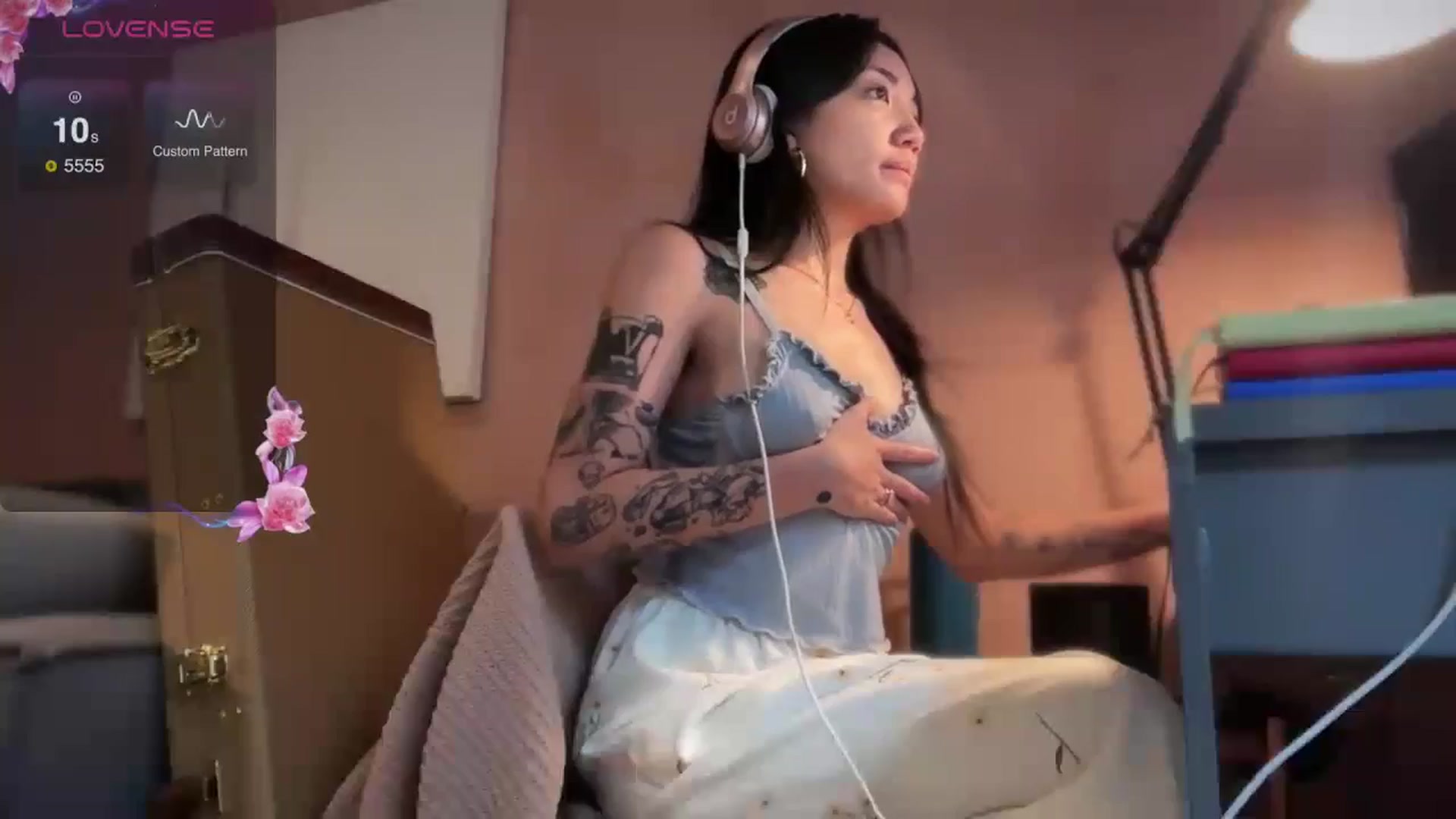 Gallery image thumbnail from luna_tsukiko's myfreecams stream on, 09/11/2024, 16:18 image 1 of 20