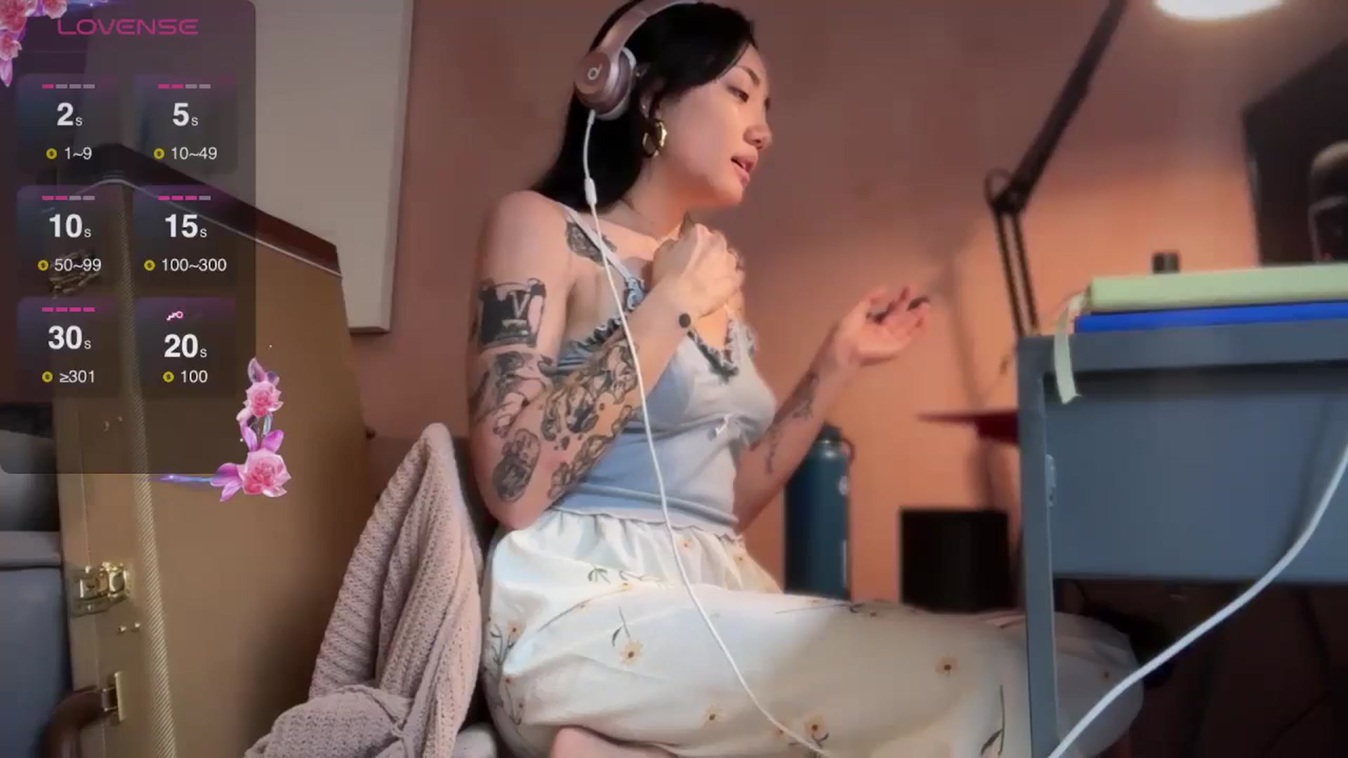 Gallery image thumbnail from luna_tsukiko's myfreecams stream on, 09/11/2024, 20:00 image 1 of 20