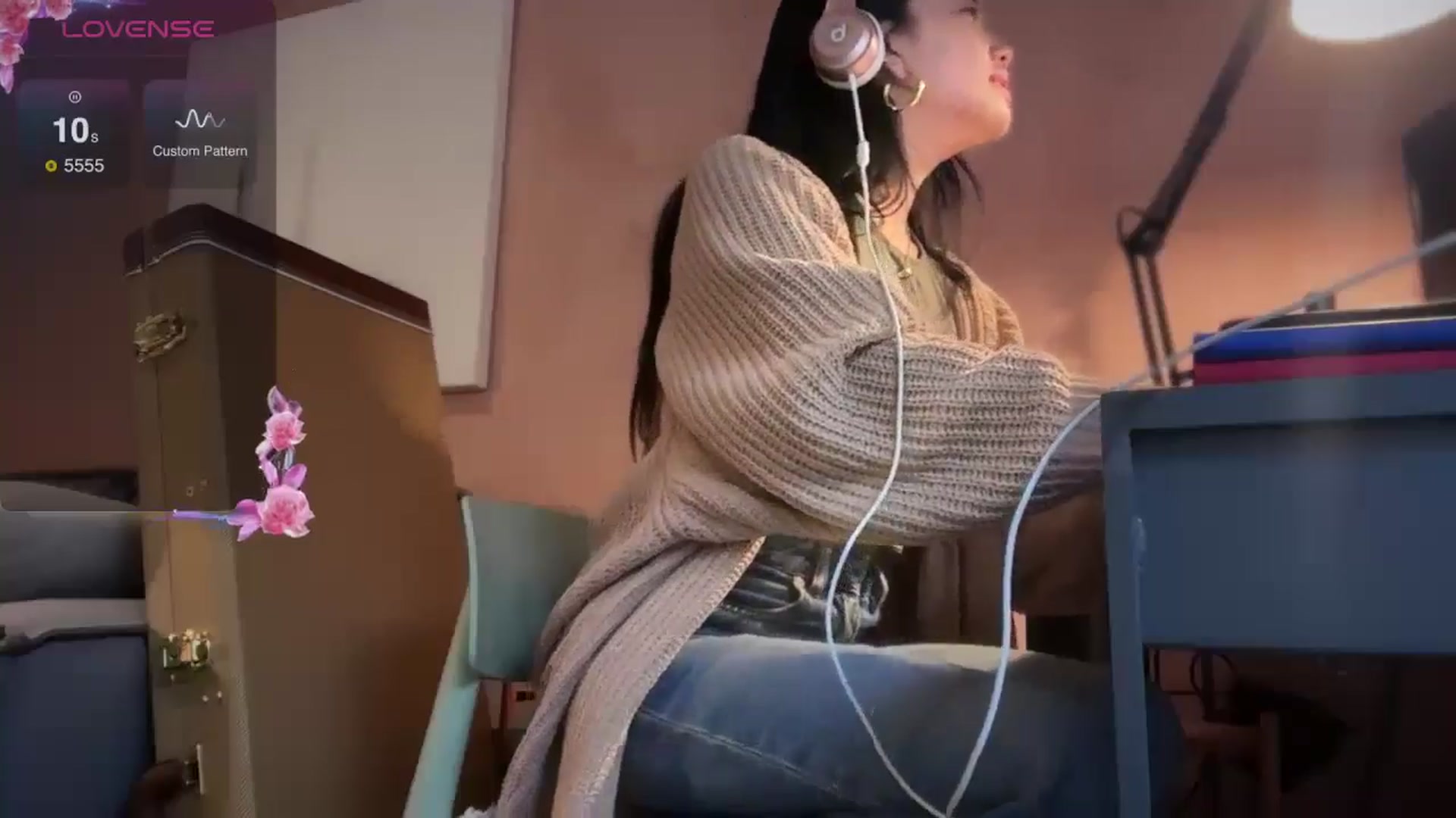 Gallery image thumbnail from luna_tsukiko's myfreecams stream on, 09/12/2024, 17:26 image 3 of 20