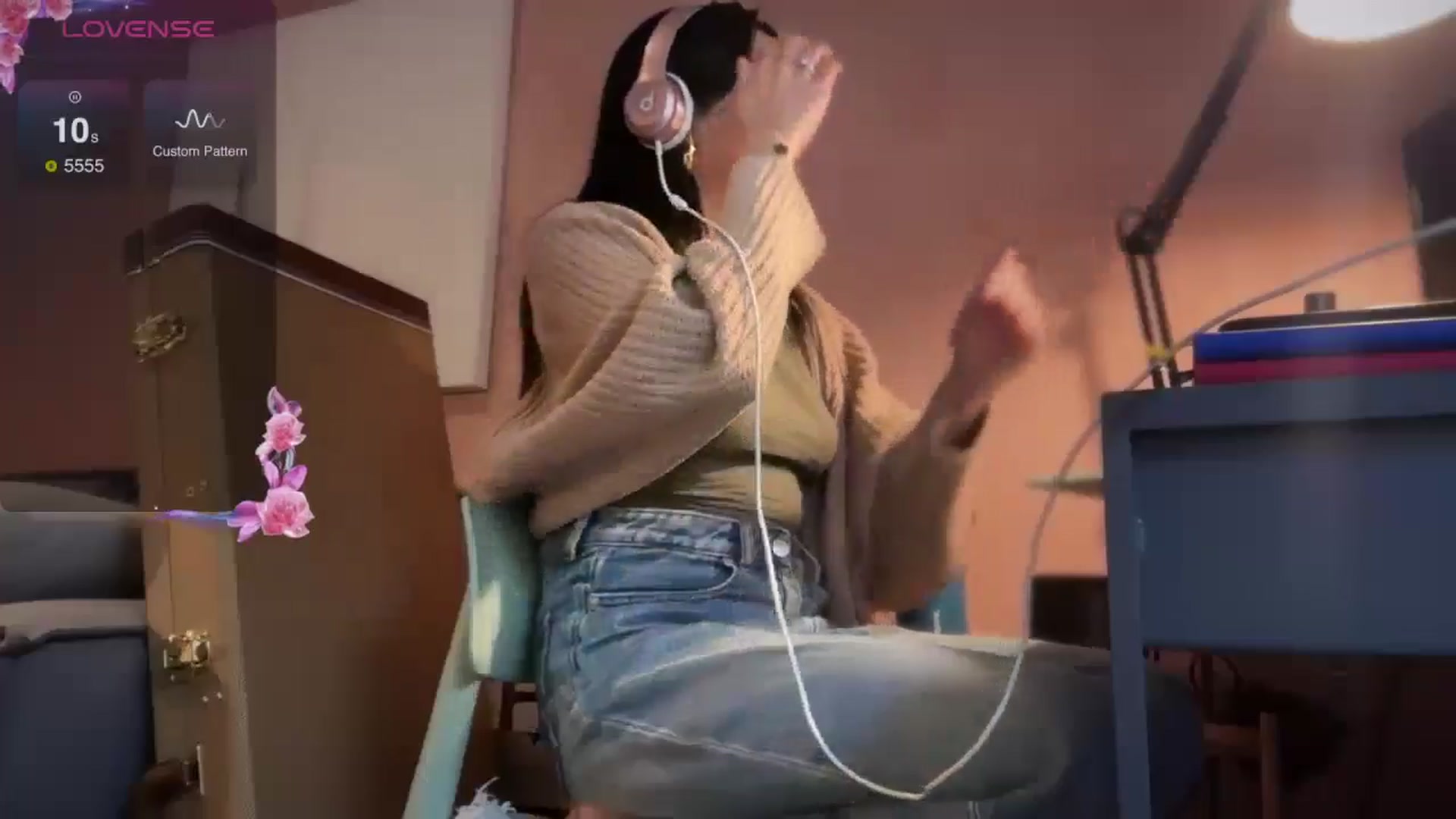 Gallery image thumbnail from luna_tsukiko's myfreecams stream on, 09/12/2024, 17:26 image 2 of 20