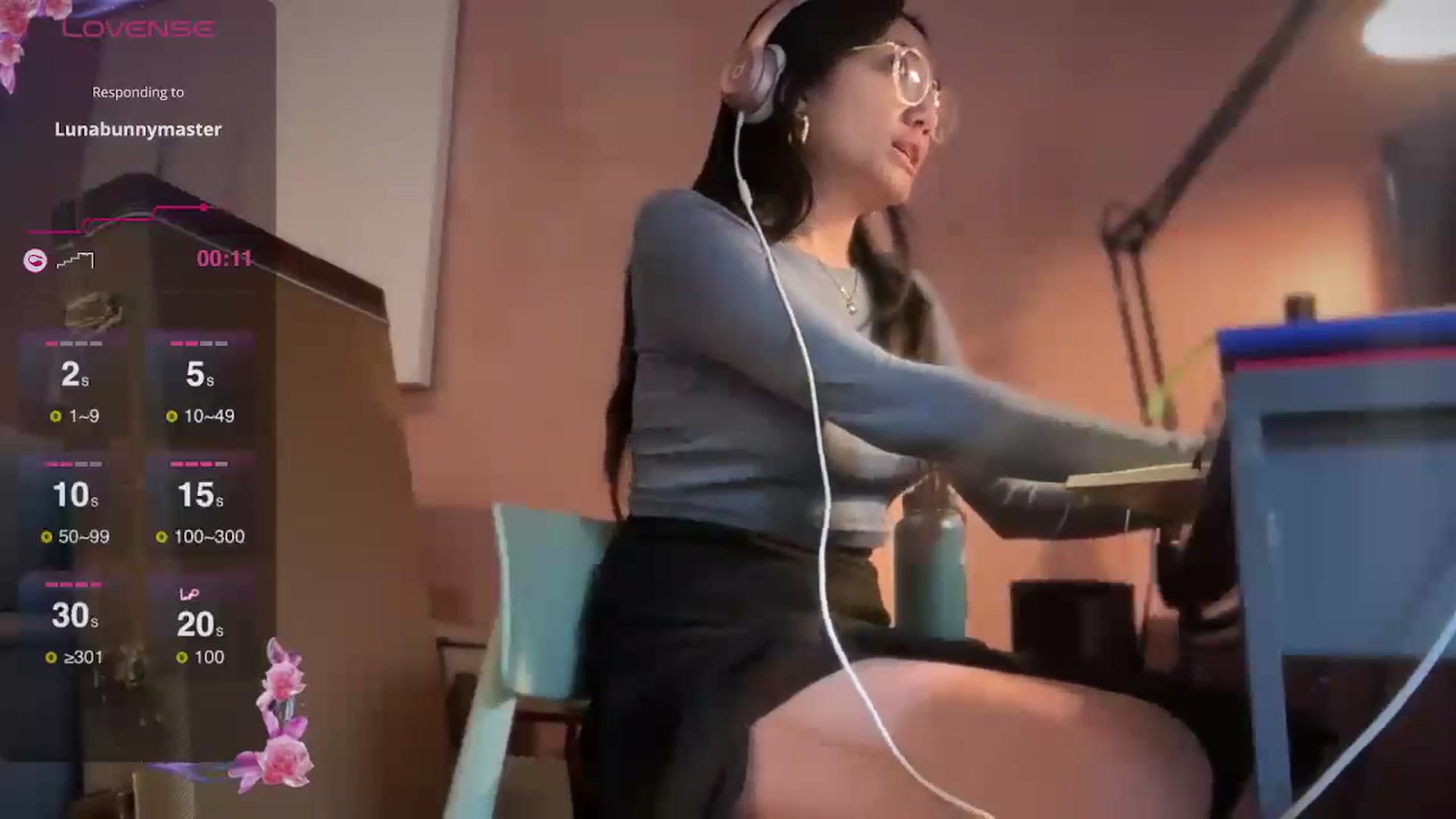 Gallery image thumbnail from luna_tsukiko's myfreecams stream on, 09/16/2024, 16:06 image 18 of 20