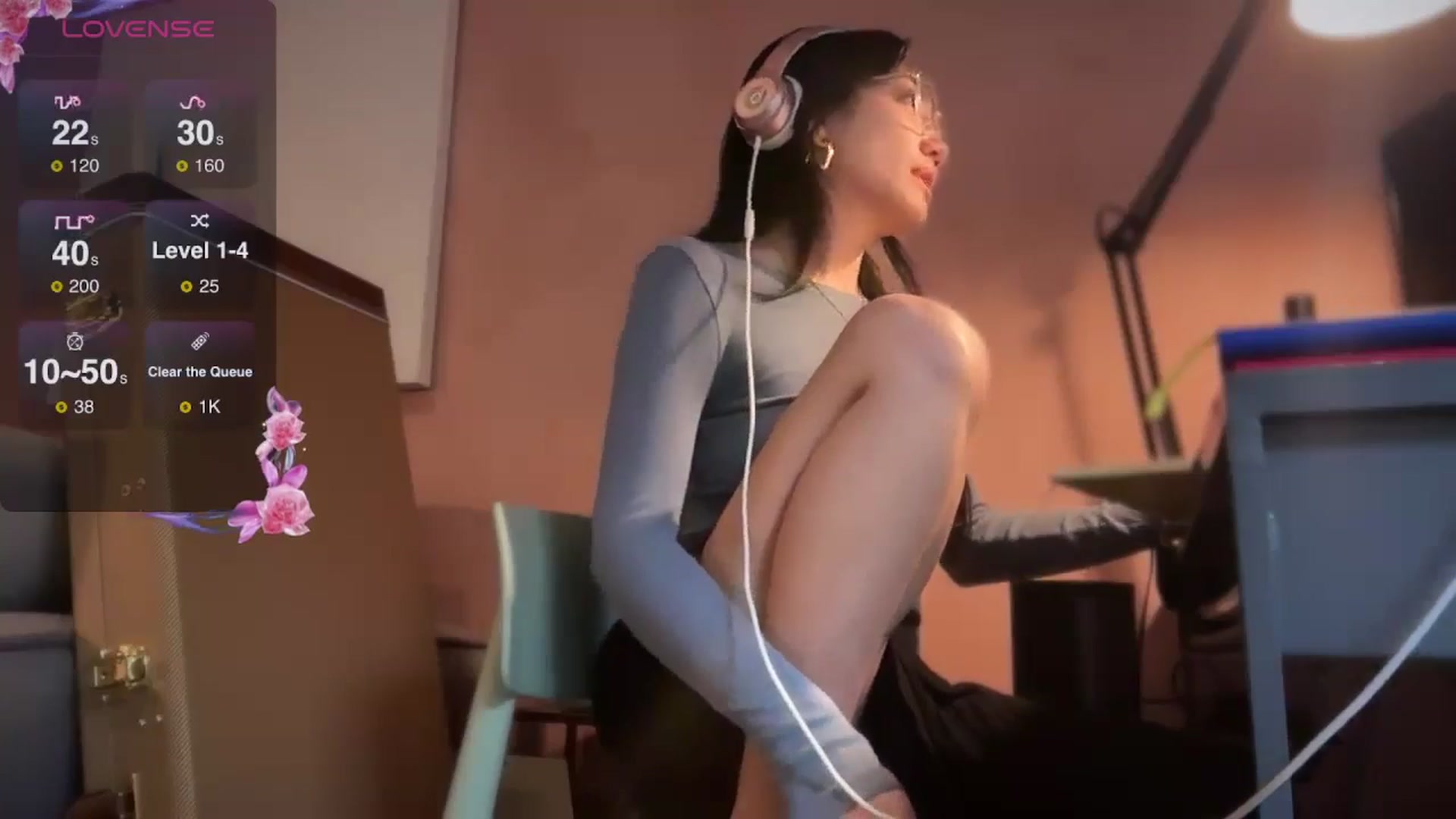 Gallery image thumbnail from luna_tsukiko's myfreecams stream on, 09/16/2024, 16:06 image 7 of 20