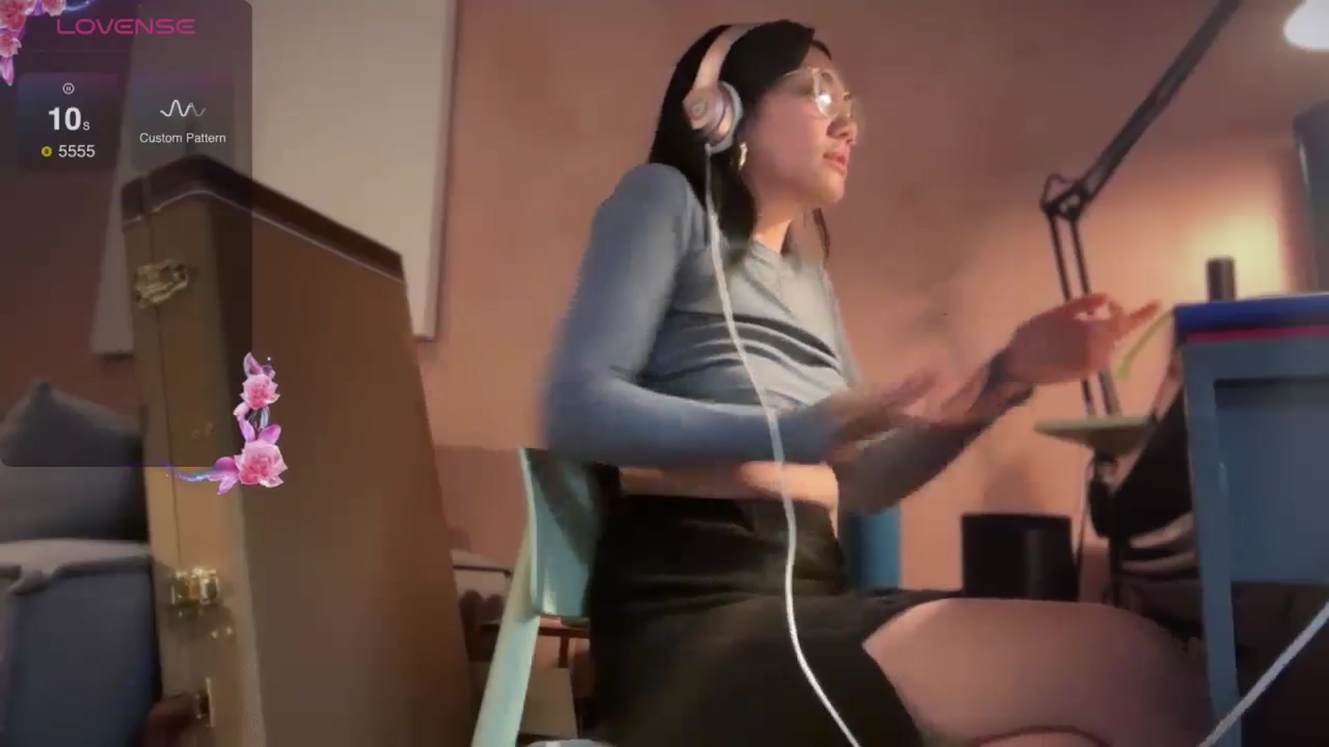 Gallery image thumbnail from luna_tsukiko's myfreecams stream on, 09/17/2024, 06:07 image 7 of 20