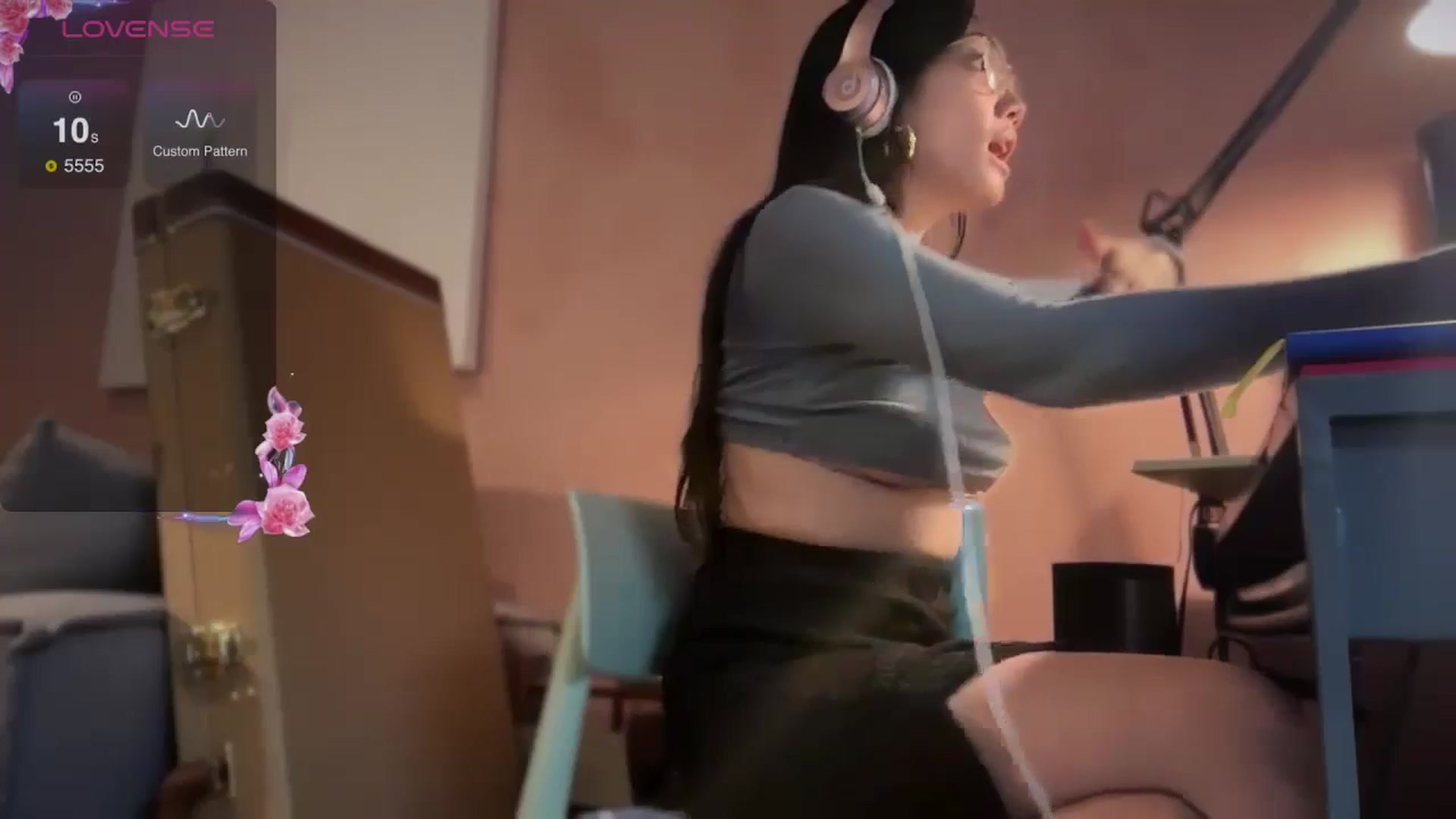 Gallery image thumbnail from luna_tsukiko's myfreecams stream on, 09/17/2024, 06:07 image 6 of 20
