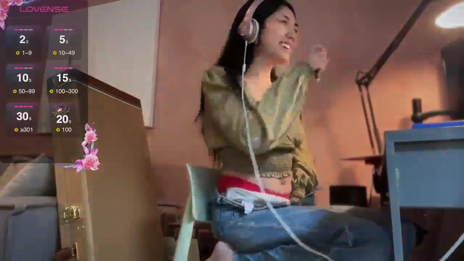 Gallery image thumbnail from luna_tsukiko's myfreecams stream on, 09/17/2024, 18:56 image 15 of 20