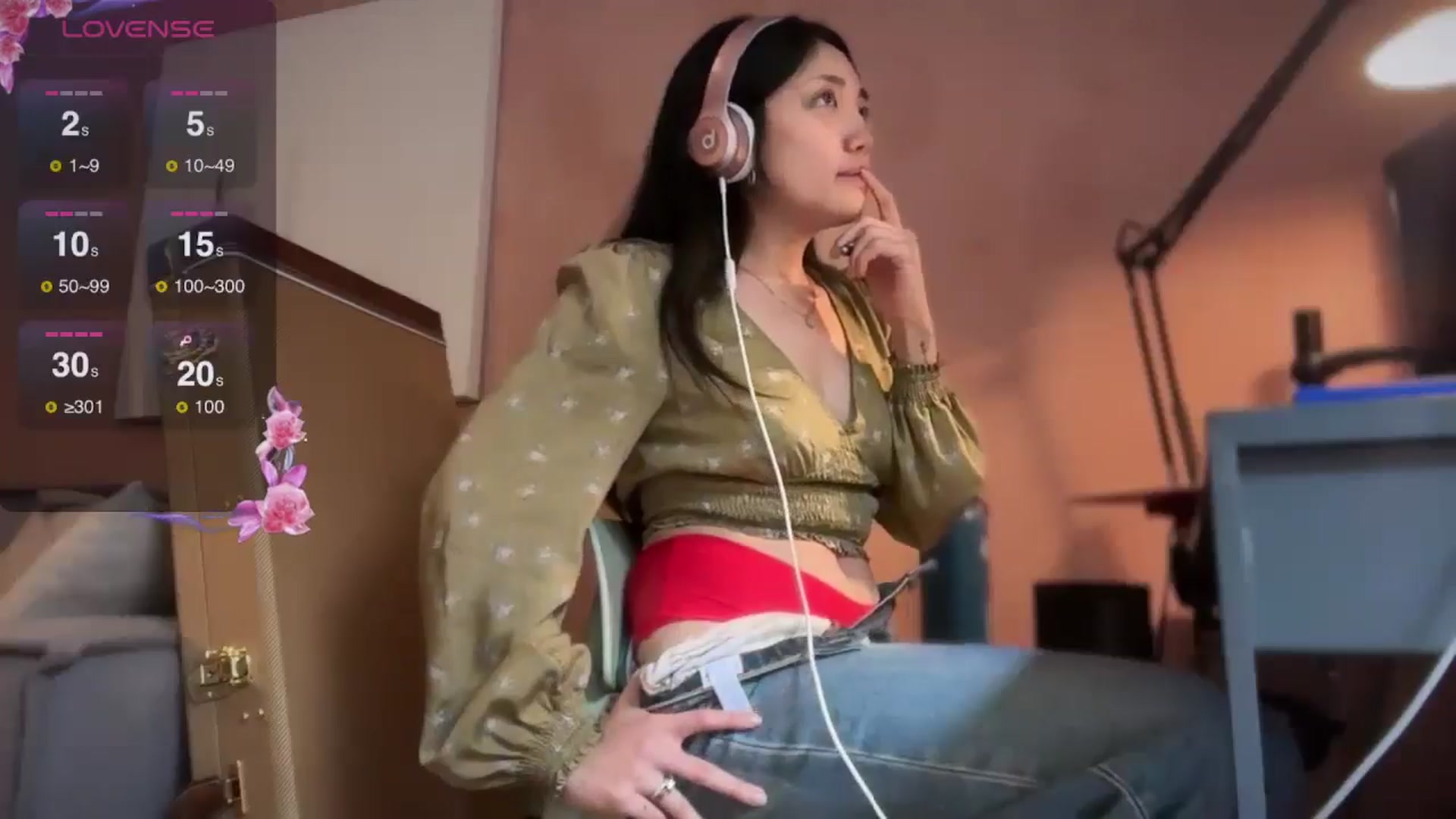 Gallery image thumbnail from luna_tsukiko's myfreecams stream on, 09/17/2024, 18:56 image 14 of 20