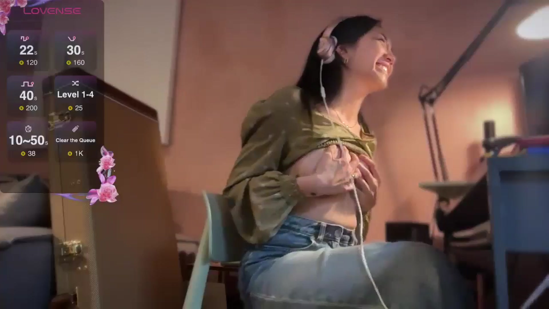 Gallery image thumbnail from luna_tsukiko's myfreecams stream on, 09/17/2024, 23:30 image 13 of 20