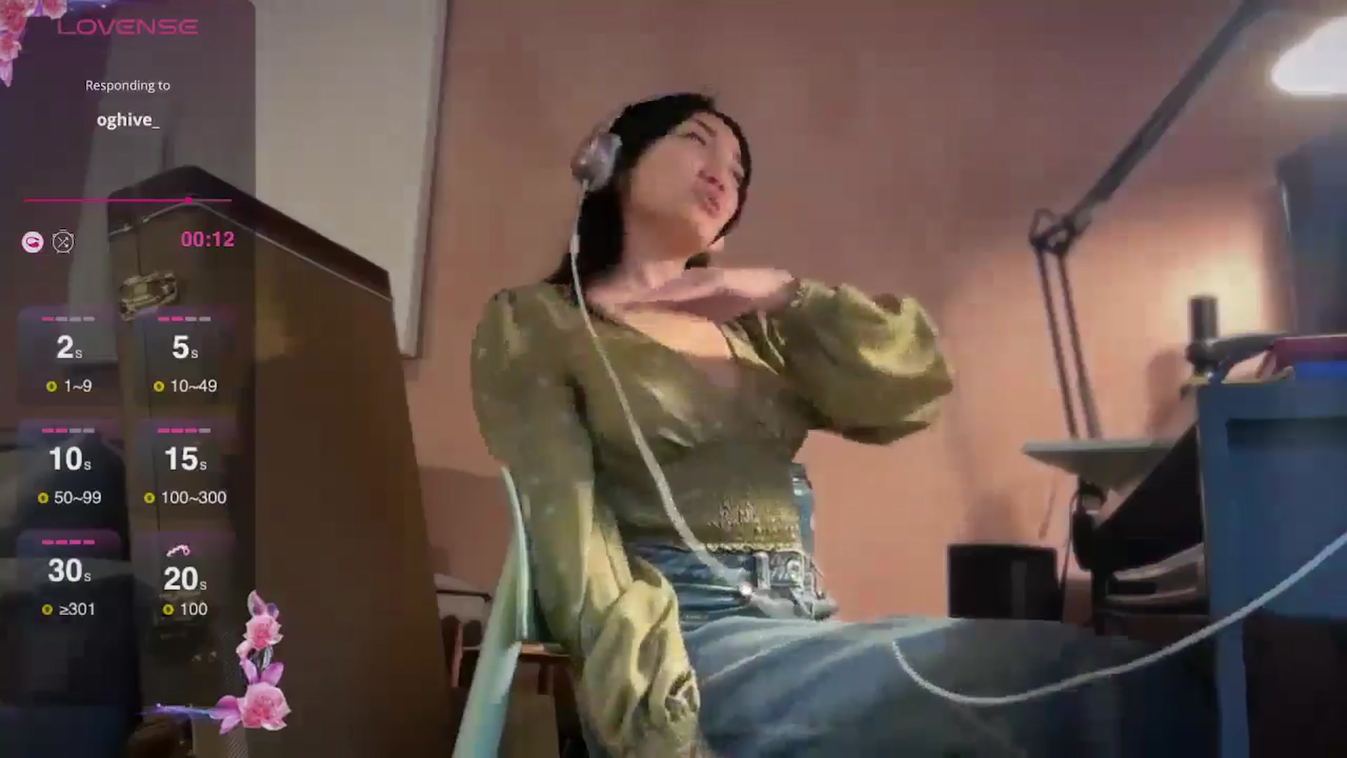 Gallery image thumbnail from luna_tsukiko's myfreecams stream on, 09/17/2024, 23:30 image 3 of 20