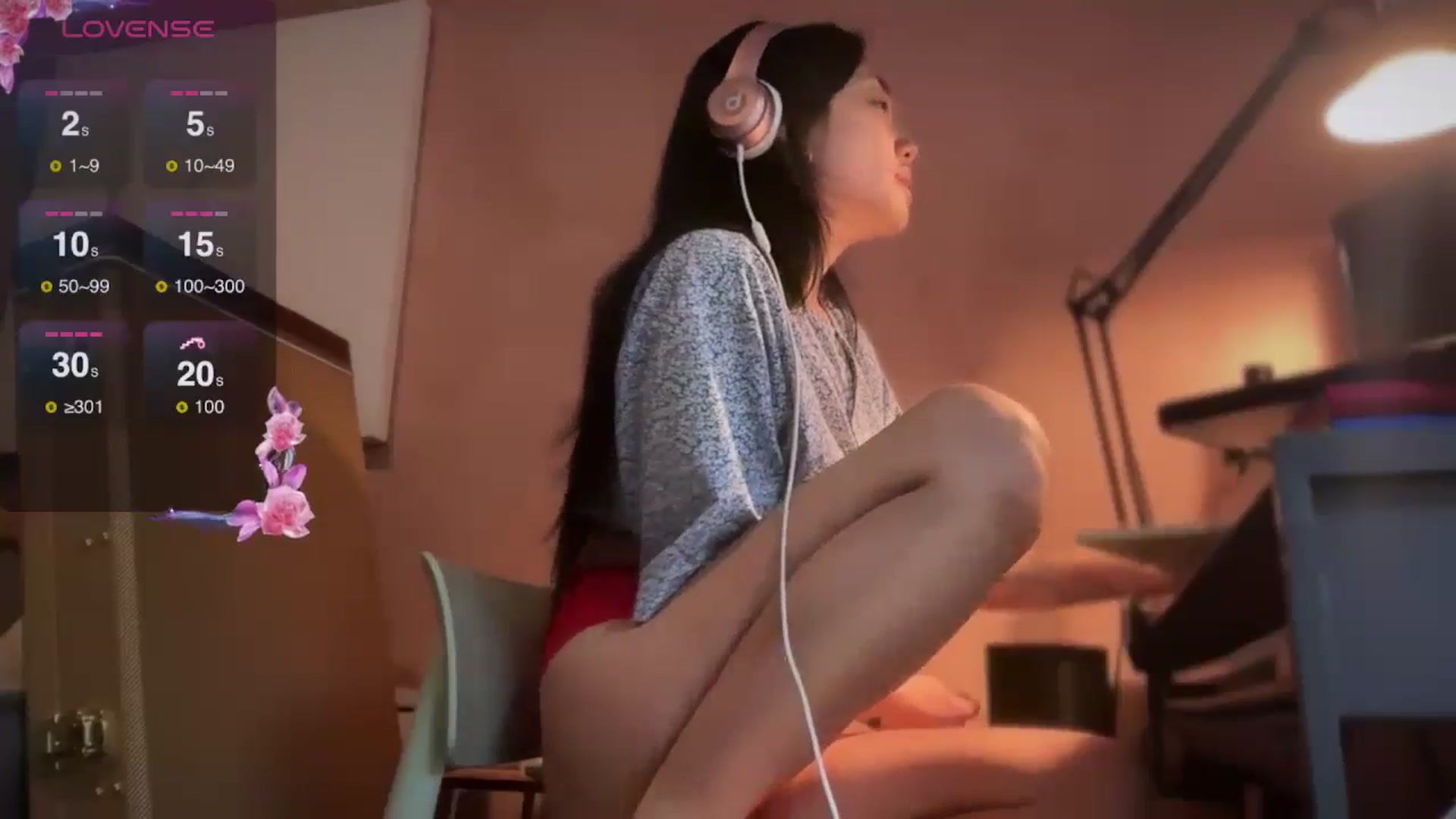 Gallery image thumbnail from luna_tsukiko's myfreecams stream on, 09/18/2024, 18:56 image 6 of 20