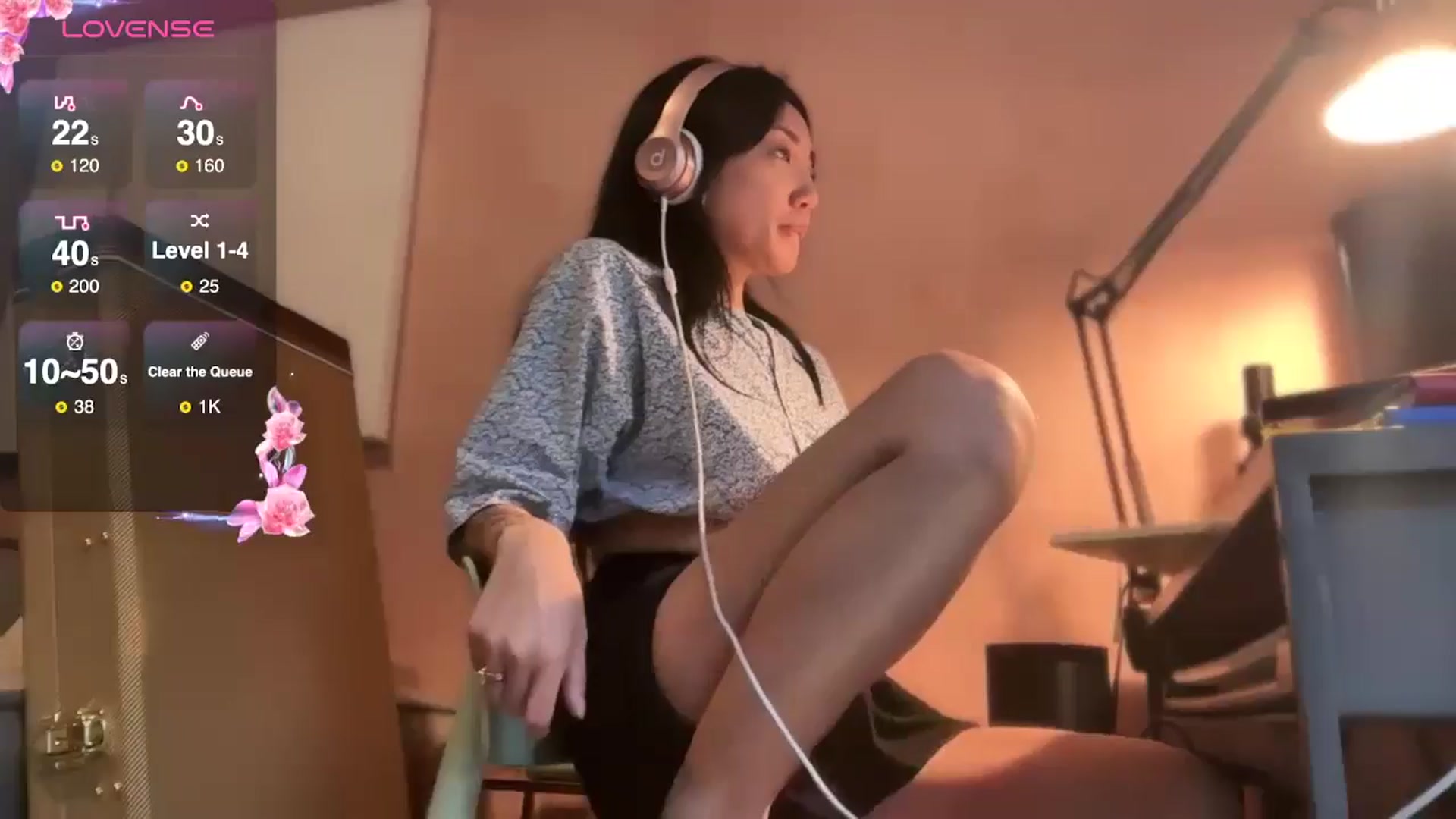 Gallery image thumbnail from luna_tsukiko's myfreecams stream on, 09/18/2024, 18:56 image 3 of 20