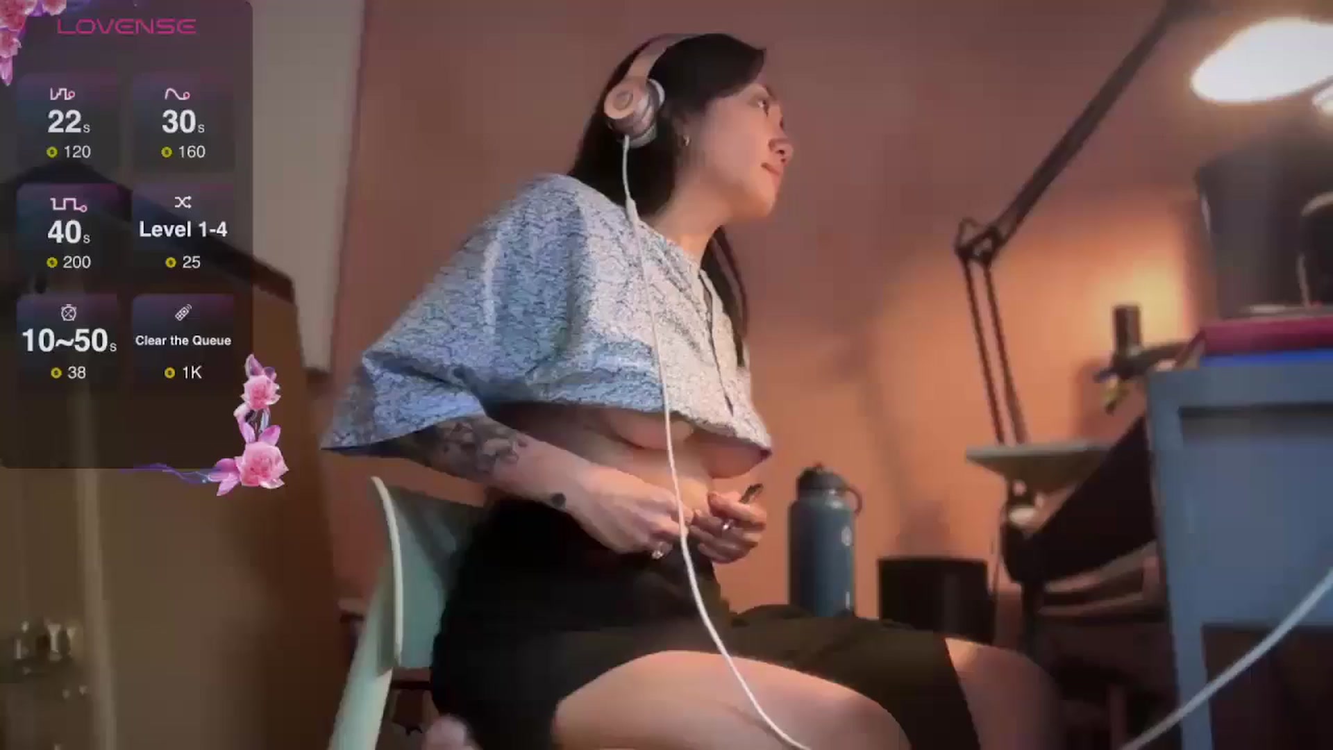 Gallery image thumbnail from luna_tsukiko's myfreecams stream on, 09/18/2024, 20:04 image 17 of 20