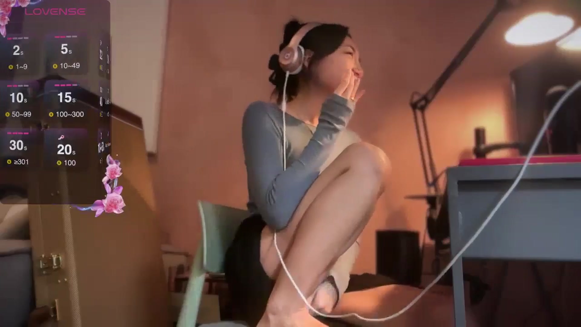 Gallery image thumbnail from luna_tsukiko's myfreecams stream on, 09/20/2024, 18:03 image 3 of 20