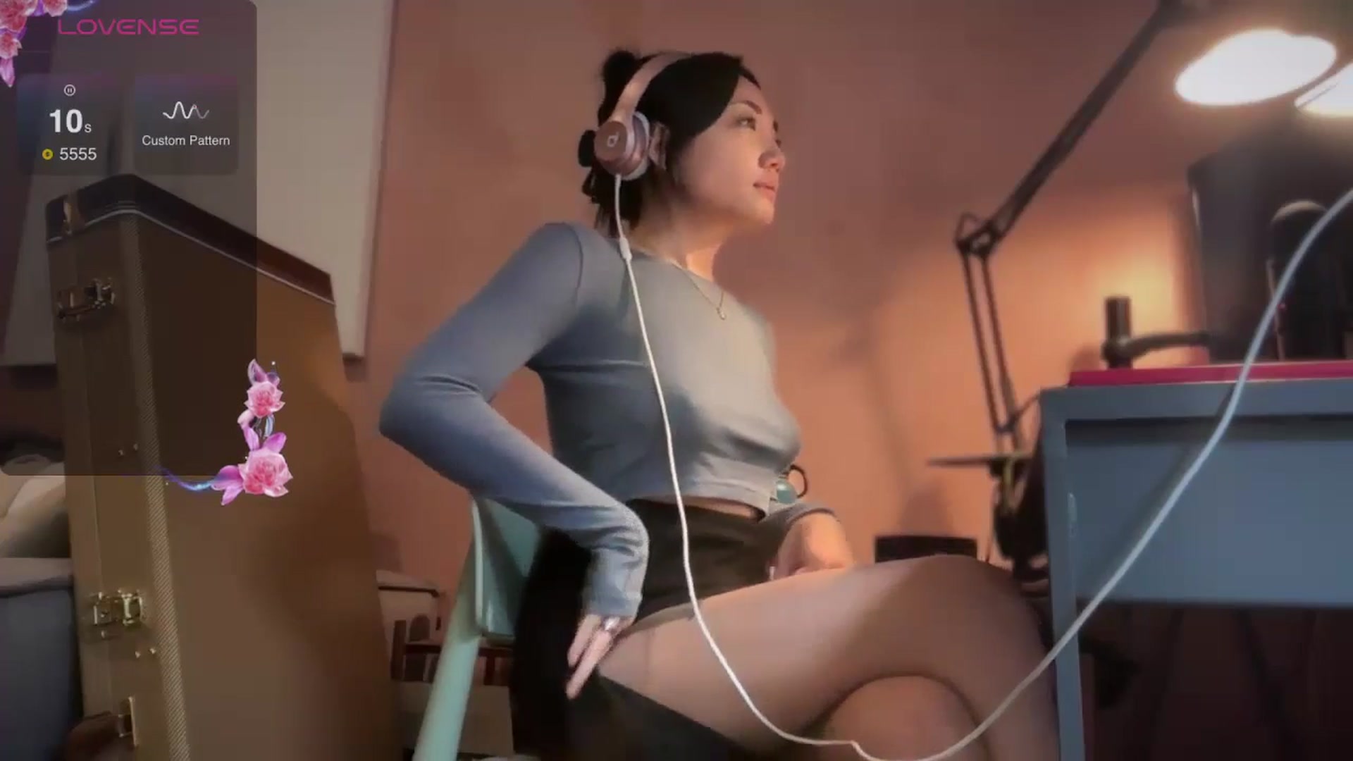 Gallery image thumbnail from luna_tsukiko's myfreecams stream on, 09/20/2024, 18:03 image 2 of 20