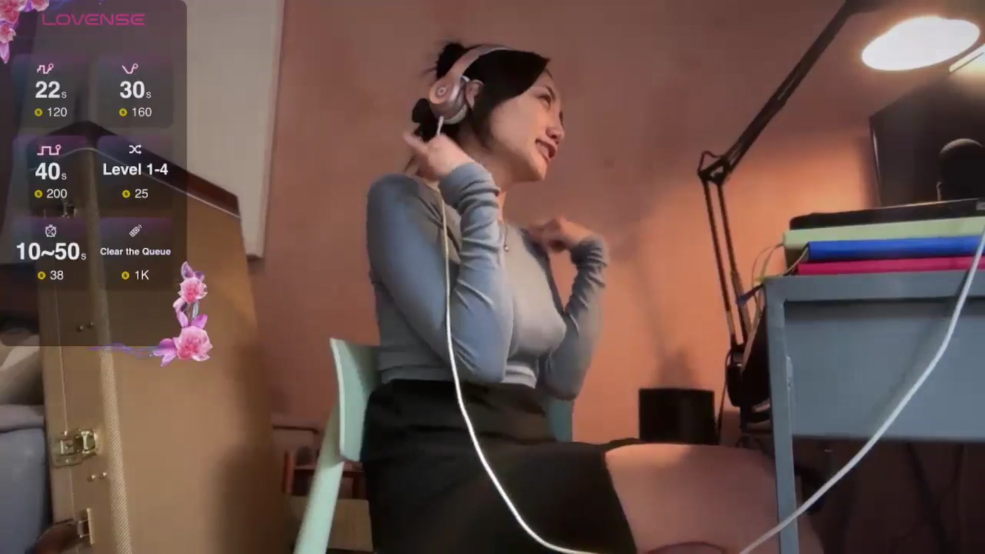 Gallery image thumbnail from luna_tsukiko's myfreecams stream on, 09/20/2024, 19:13 image 19 of 20