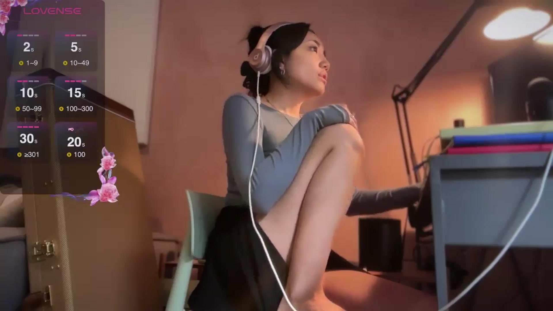 Gallery image thumbnail from luna_tsukiko's myfreecams stream on, 09/20/2024, 19:13 image 9 of 20