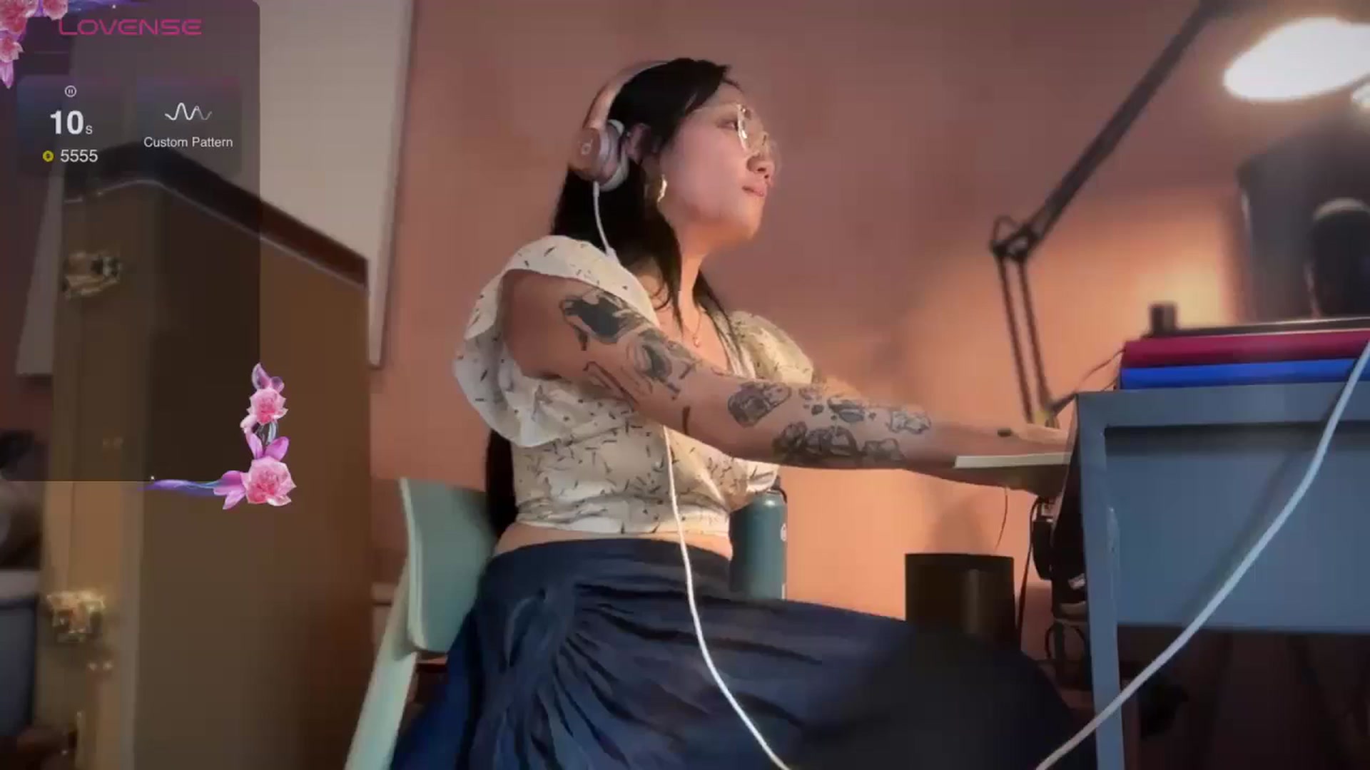 Gallery image thumbnail from luna_tsukiko's myfreecams stream on, 09/23/2024, 20:39 image 7 of 20