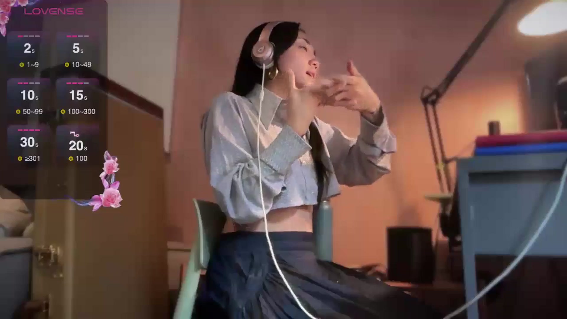 Gallery image thumbnail from luna_tsukiko's myfreecams stream on, 09/24/2024, 20:03 image 4 of 20