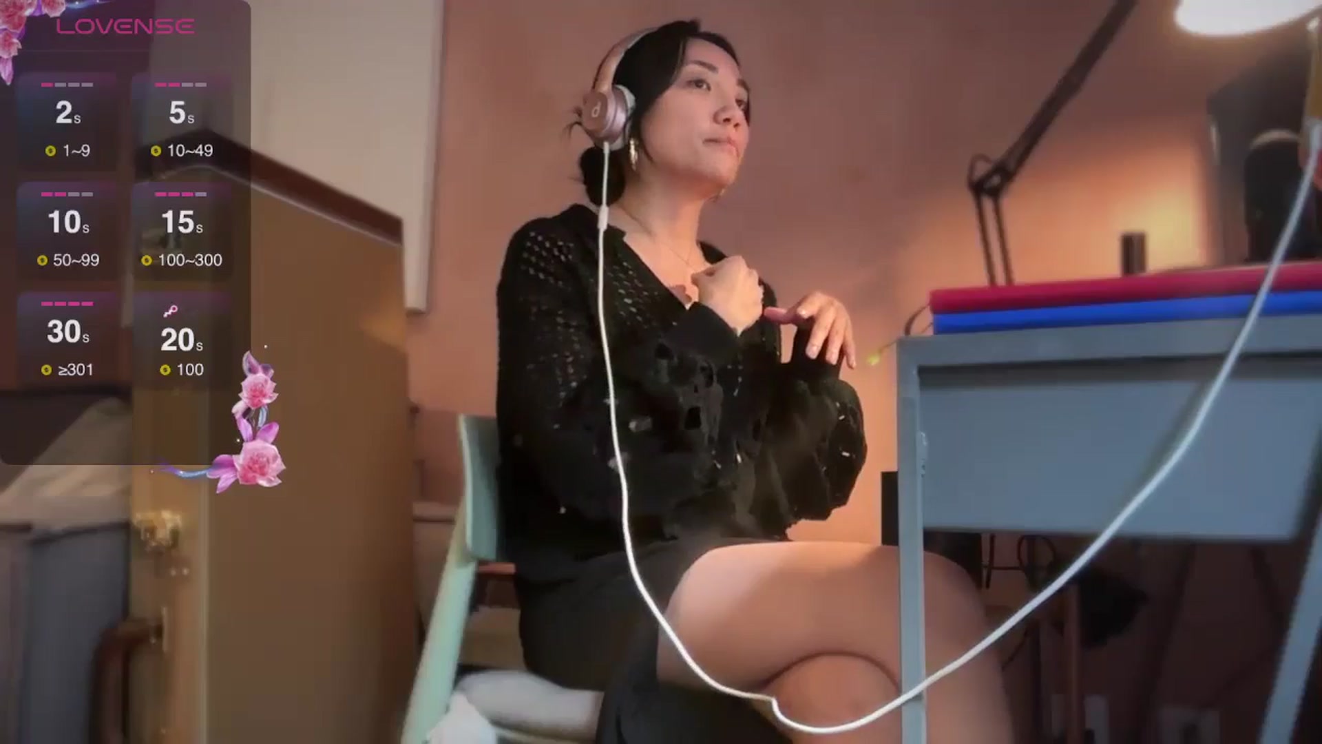 Gallery image thumbnail from luna_tsukiko's myfreecams stream on, 09/25/2024, 18:01 image 3 of 20