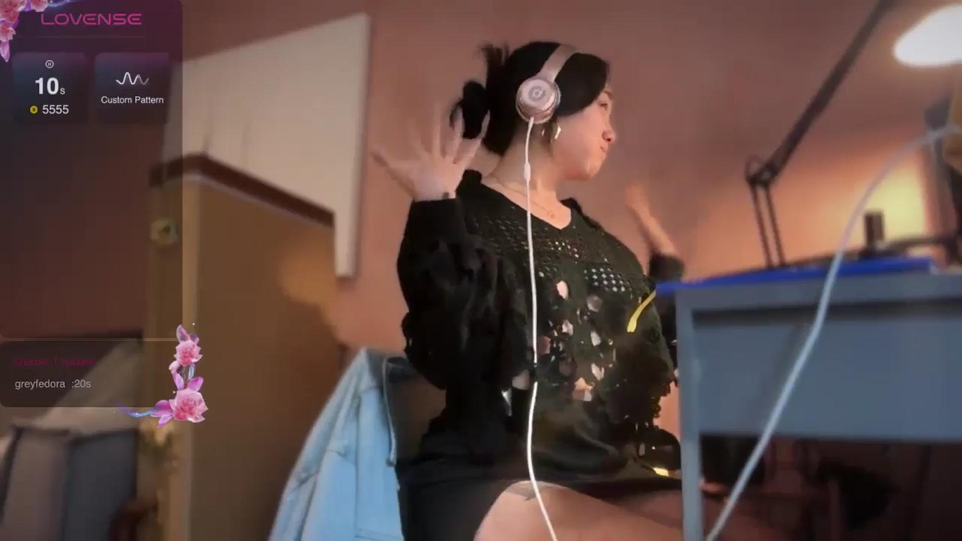 Gallery image thumbnail from luna_tsukiko's myfreecams stream on, 09/25/2024, 18:55 image 15 of 20