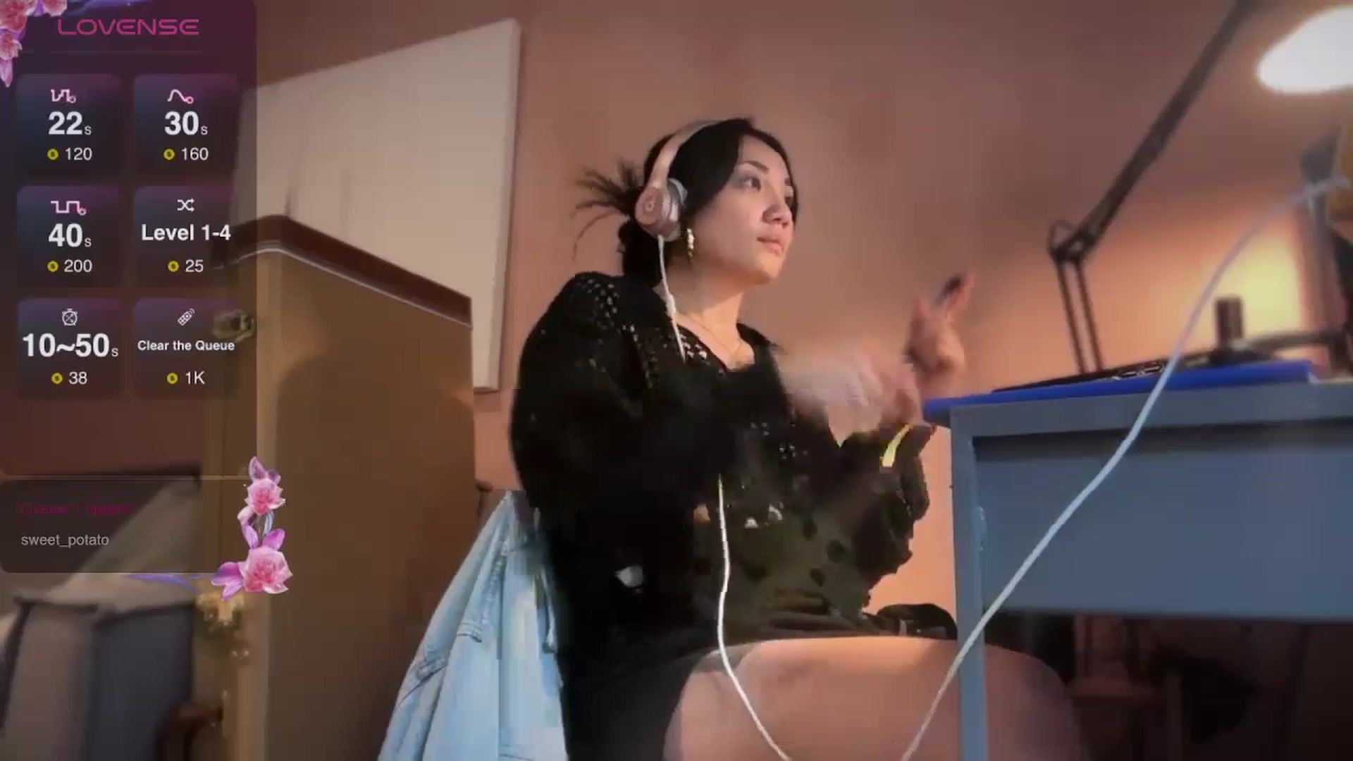 Gallery image thumbnail from luna_tsukiko's myfreecams stream on, 09/25/2024, 18:55 image 17 of 20