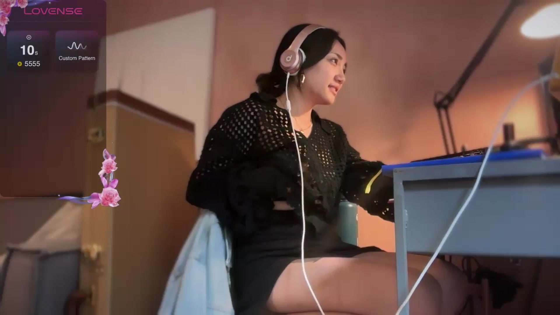 Gallery image thumbnail from luna_tsukiko's myfreecams stream on, 09/25/2024, 18:55 image 12 of 20