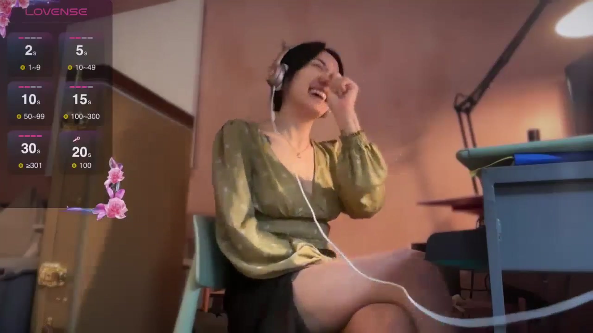 Gallery image thumbnail from luna_tsukiko's myfreecams stream on, 09/30/2024, 16:26 image 3 of 20