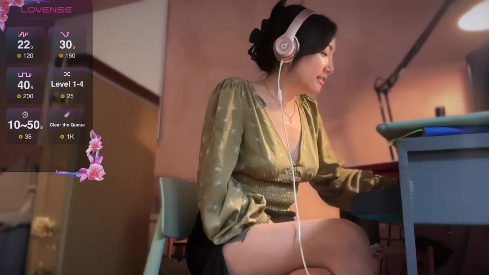 Gallery image thumbnail from luna_tsukiko's myfreecams stream on, 09/30/2024, 16:26 image 6 of 20