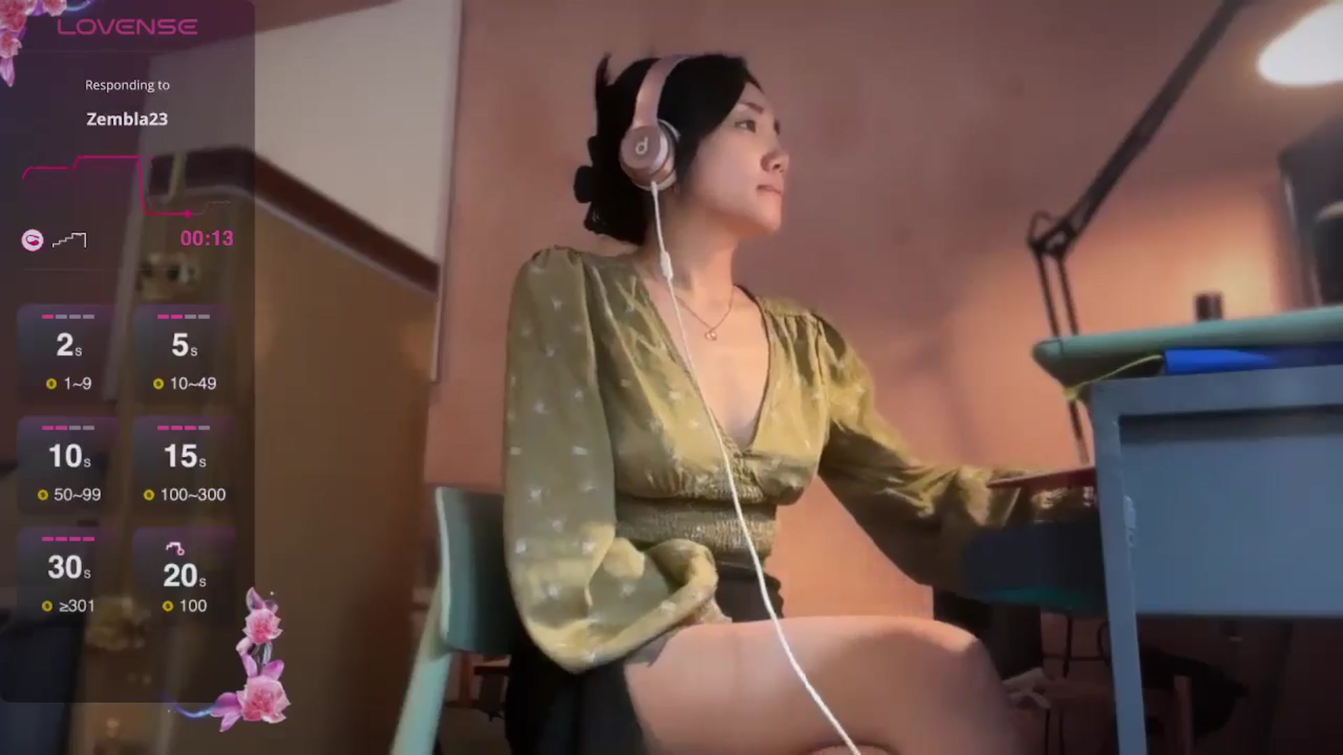Gallery image thumbnail from luna_tsukiko's myfreecams stream on, 09/30/2024, 16:26 image 9 of 20