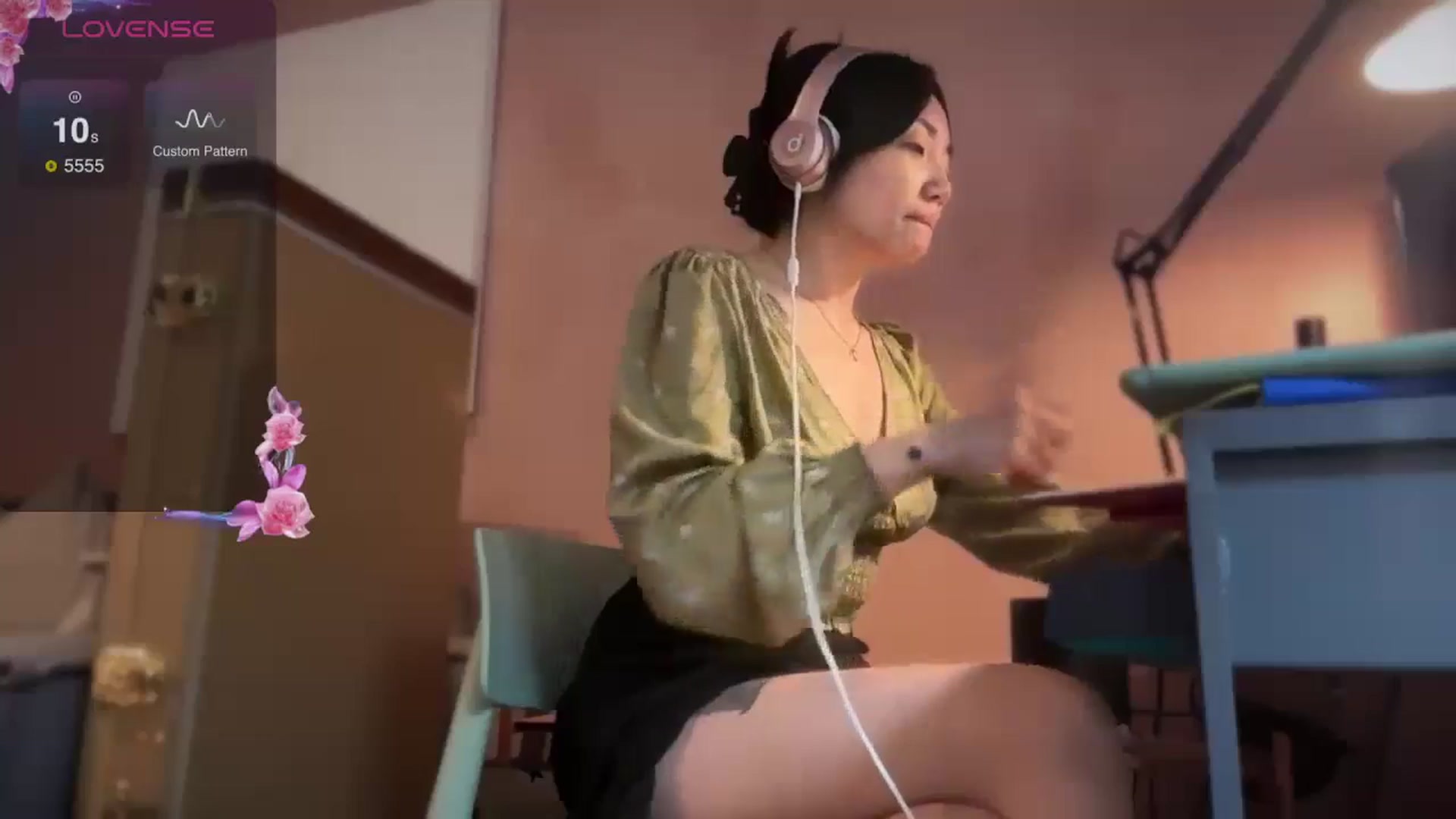Gallery image thumbnail from luna_tsukiko's myfreecams stream on, 09/30/2024, 16:26 image 4 of 20