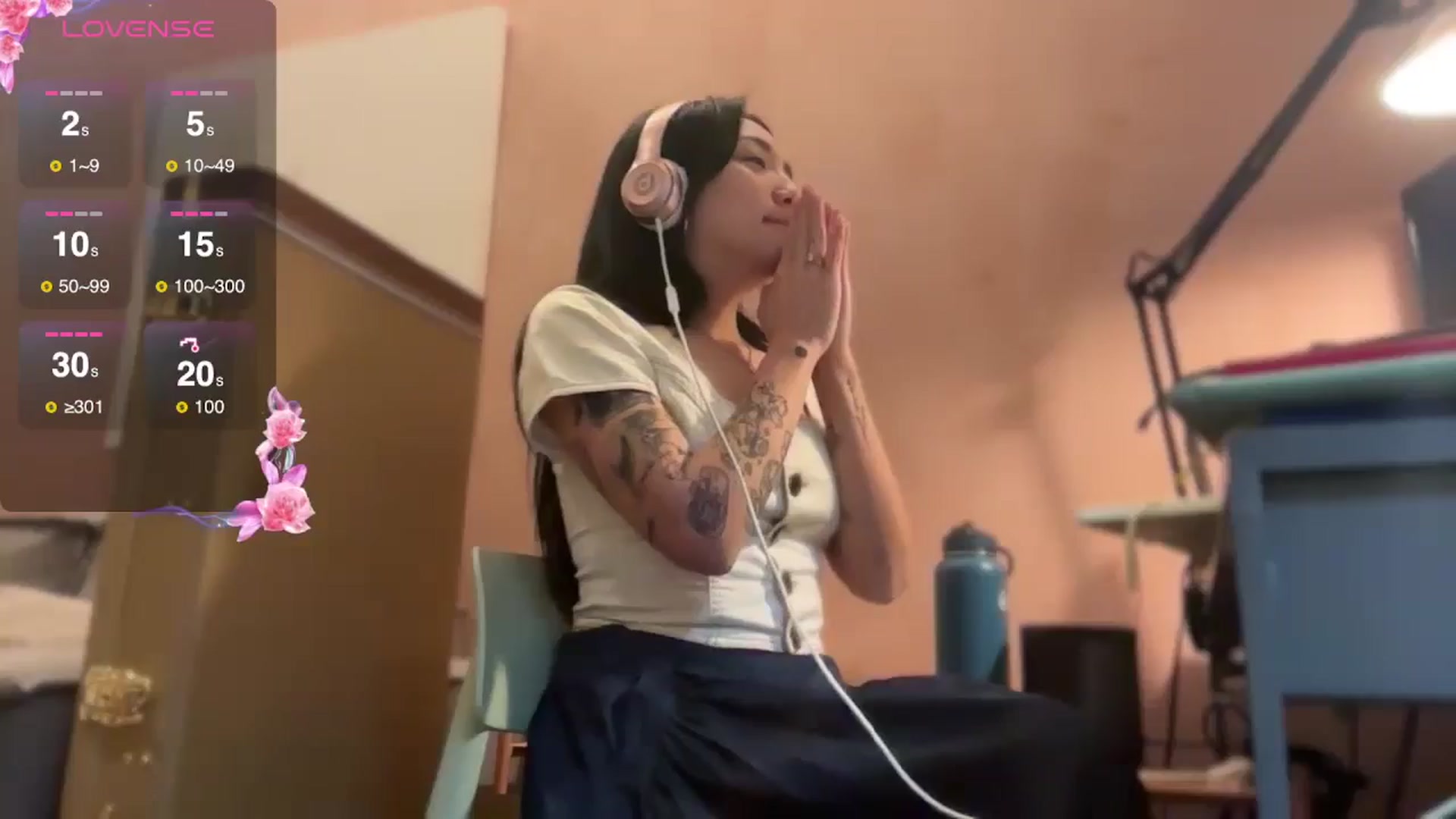 Gallery image thumbnail from luna_tsukiko's myfreecams stream on, 10/01/2024, 17:22 image 1 of 20