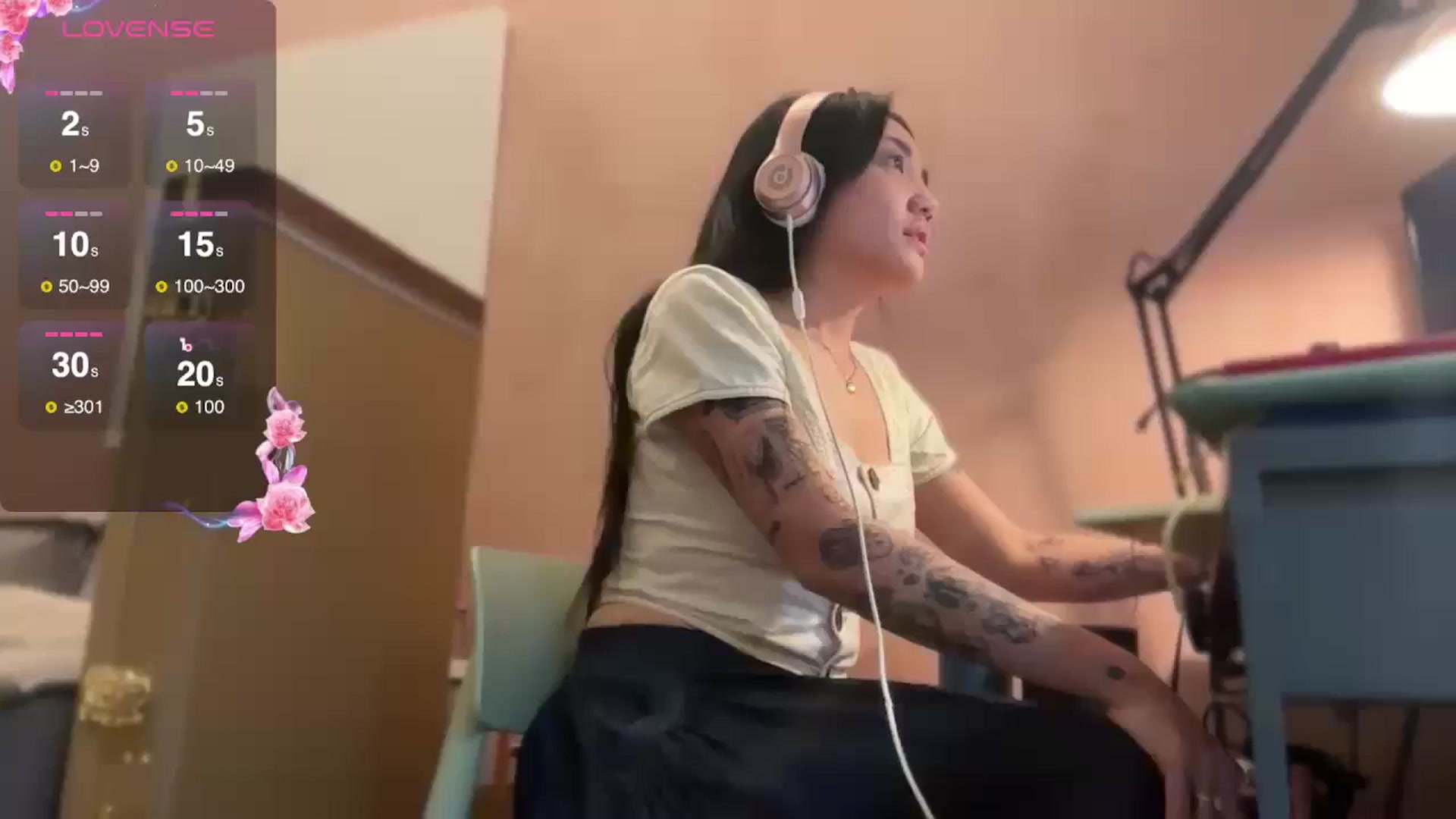 Gallery image thumbnail from luna_tsukiko's myfreecams stream on, 10/01/2024, 17:22 image 10 of 20