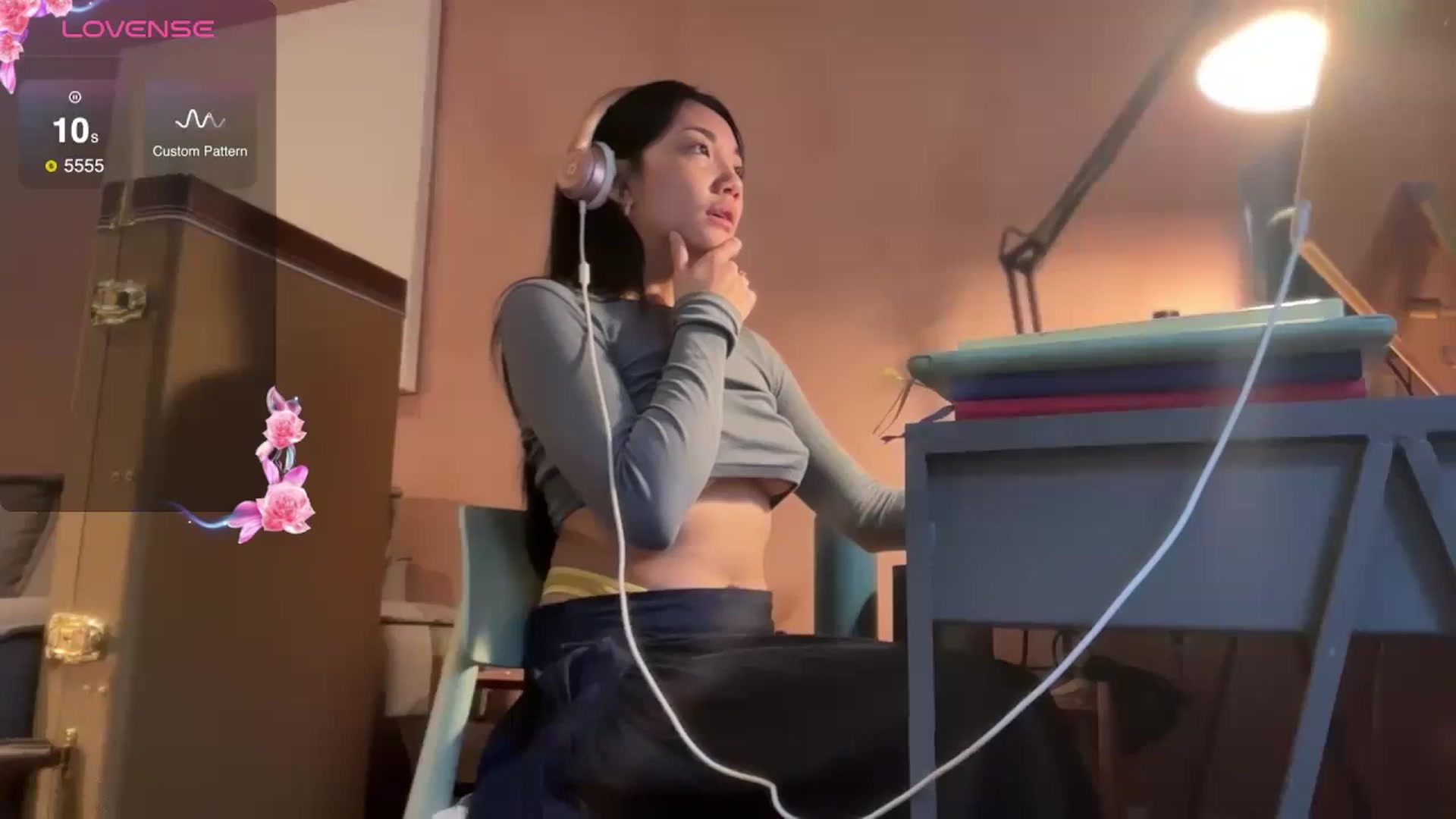 Gallery image thumbnail from luna_tsukiko's myfreecams stream on, 10/03/2024, 15:30 image 18 of 20