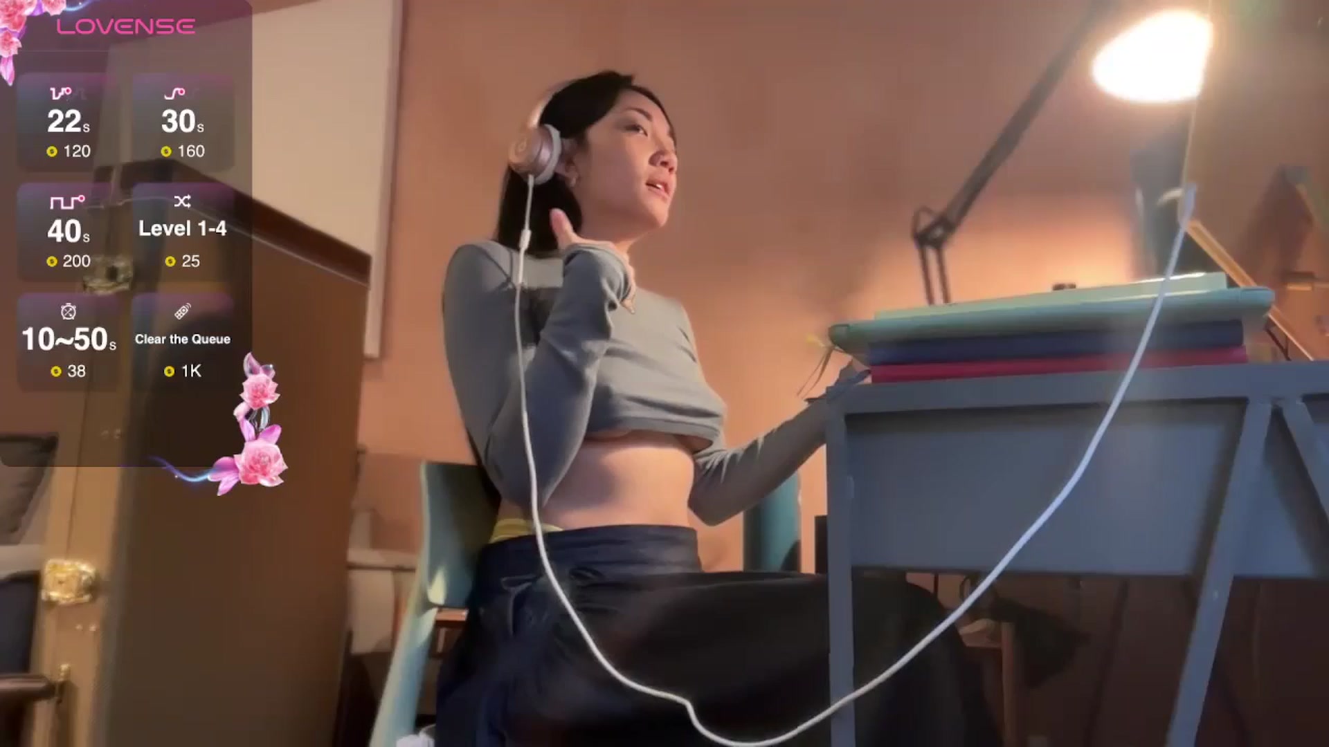 Gallery image thumbnail from luna_tsukiko's myfreecams stream on, 10/03/2024, 15:30 image 12 of 20