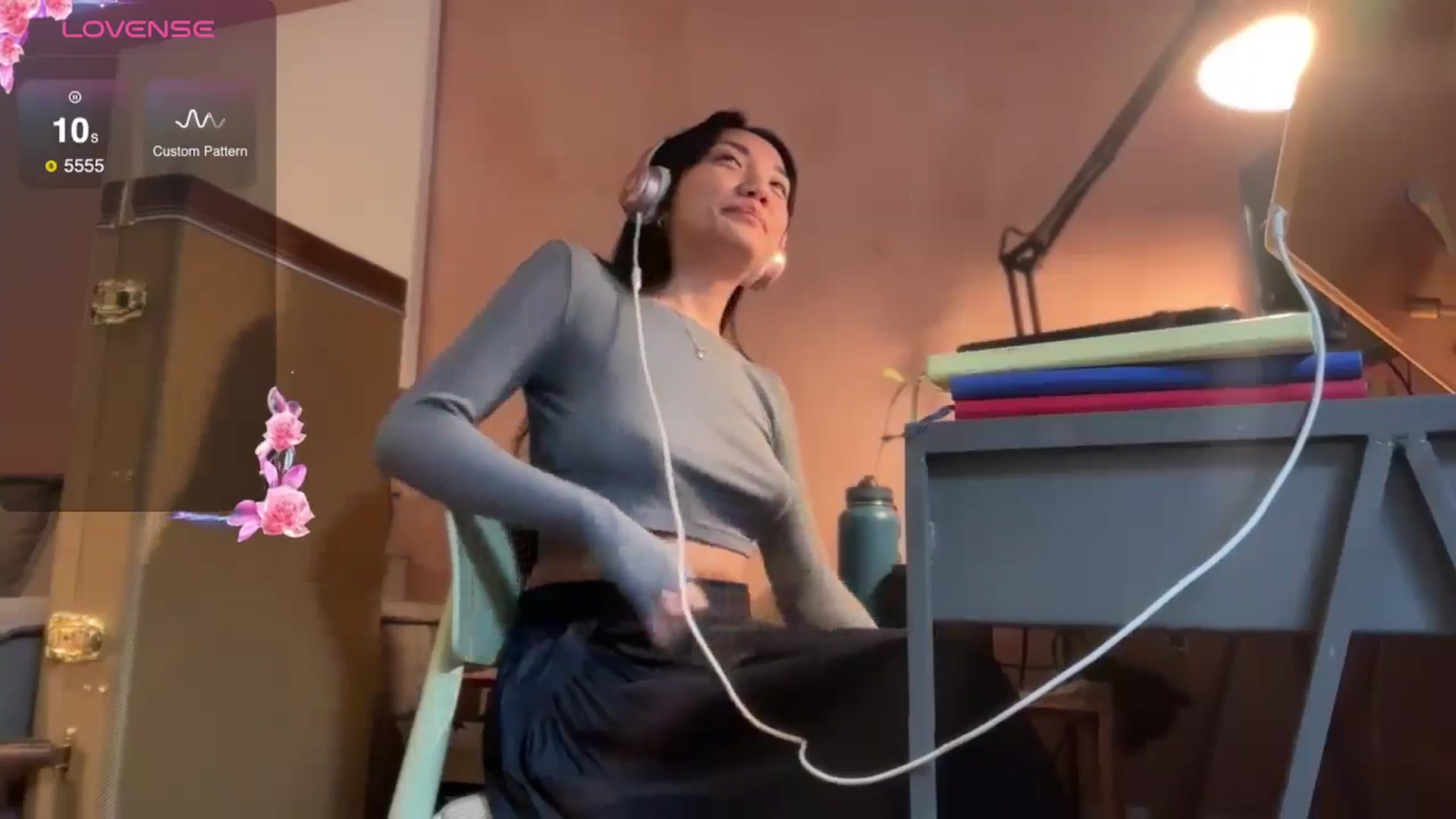 Gallery image thumbnail from luna_tsukiko's myfreecams stream on, 10/03/2024, 18:16 image 4 of 20
