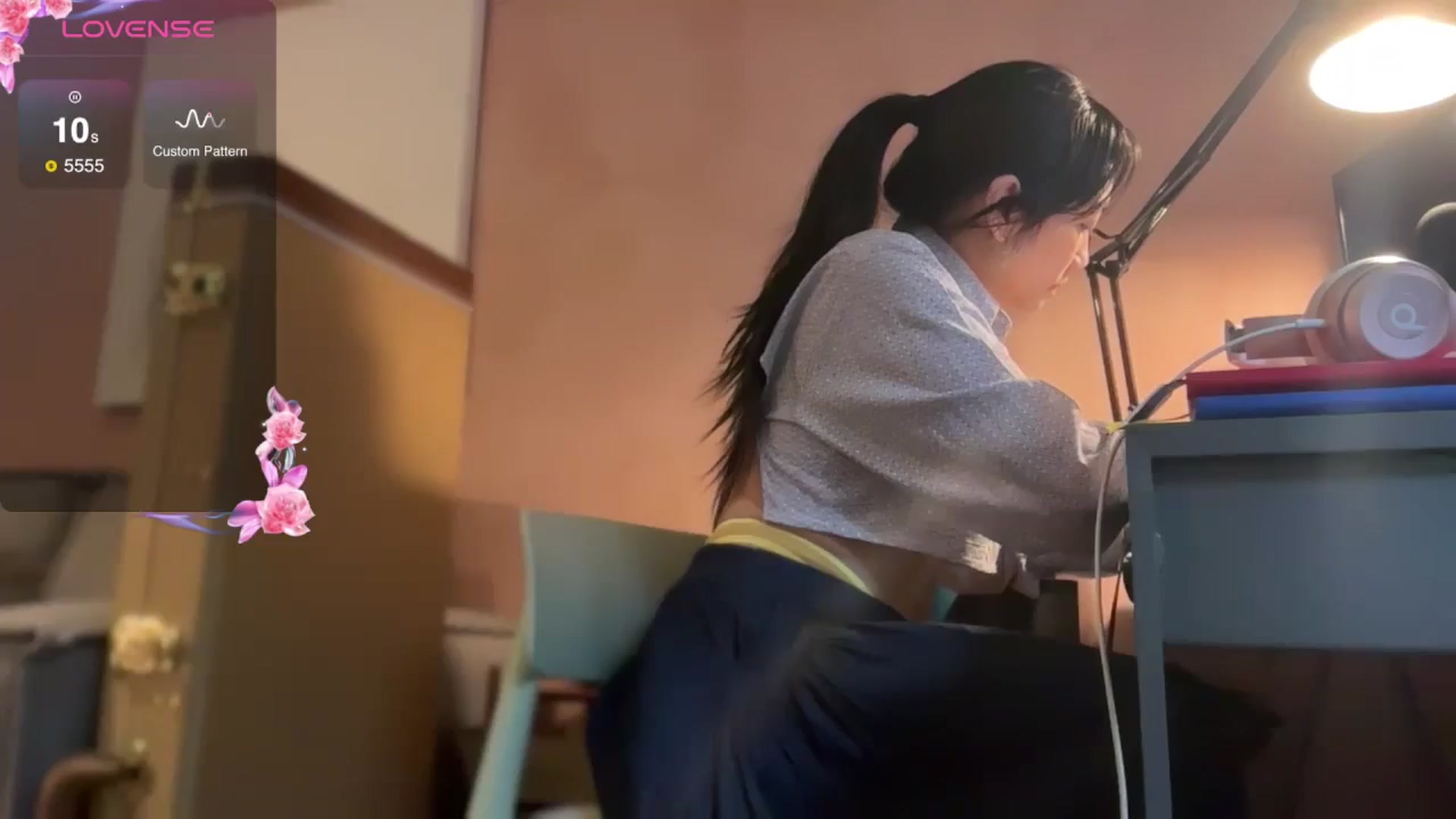 Gallery image thumbnail from luna_tsukiko's myfreecams stream on, 10/04/2024, 14:50 image 1 of 20