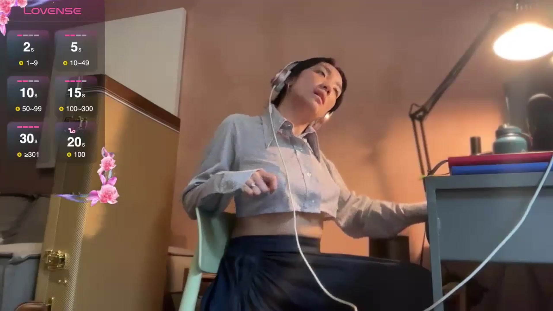 Gallery image thumbnail from luna_tsukiko's myfreecams stream on, 10/04/2024, 17:40 image 8 of 20