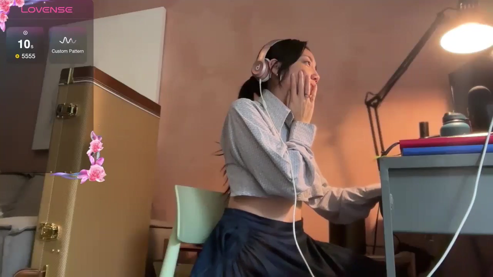 Gallery image thumbnail from luna_tsukiko's myfreecams stream on, 10/04/2024, 19:07 image 3 of 20