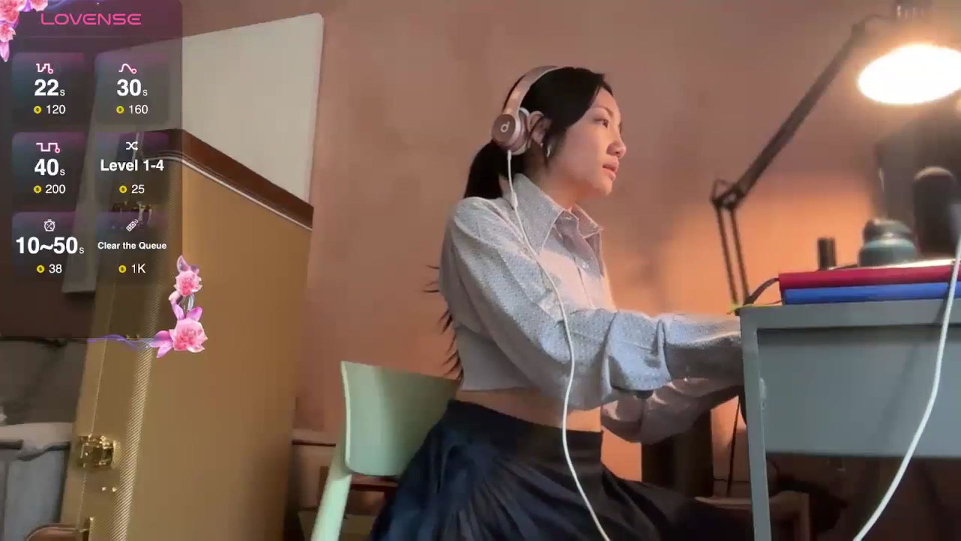 Gallery image thumbnail from luna_tsukiko's myfreecams stream on, 10/04/2024, 19:07 image 4 of 20