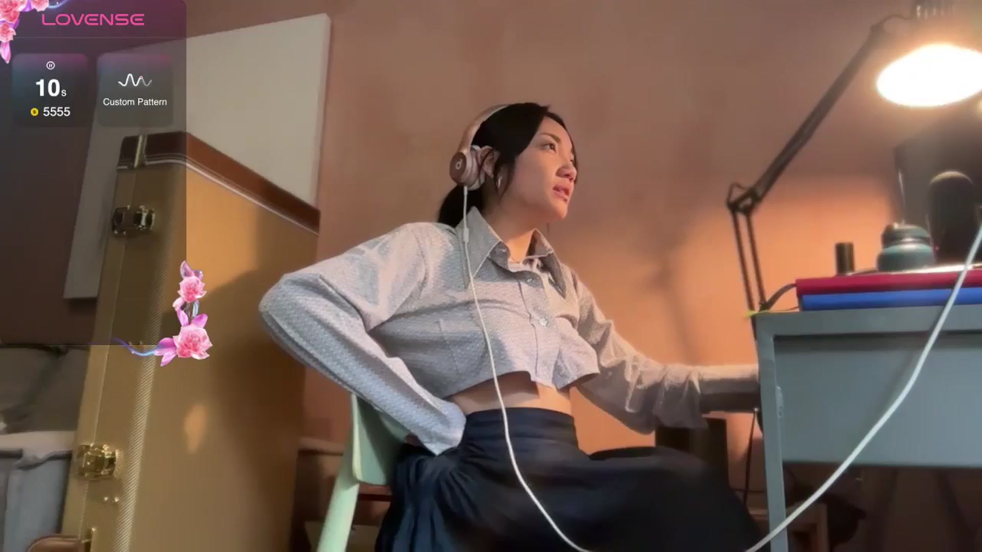 Gallery image thumbnail from luna_tsukiko's myfreecams stream on, 10/04/2024, 19:07 image 12 of 20