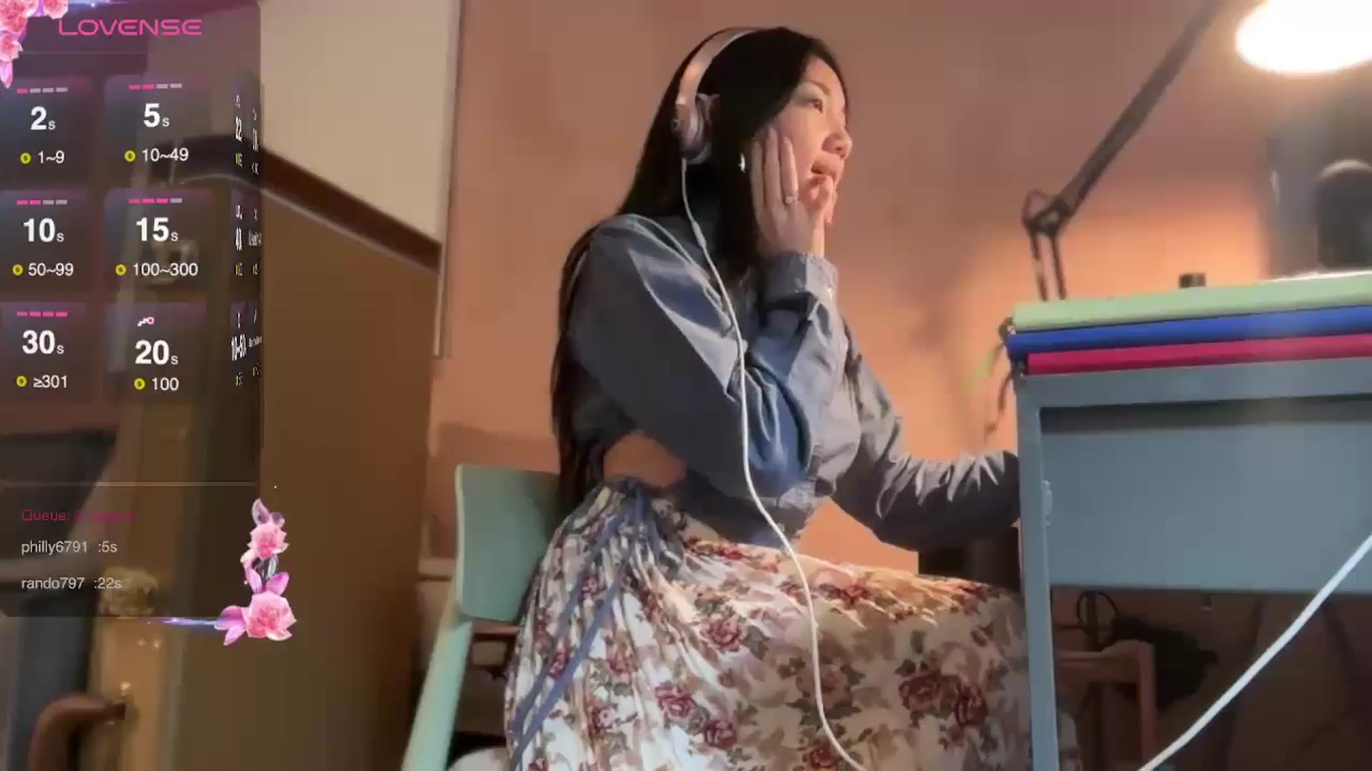 Gallery image thumbnail from luna_tsukiko's myfreecams stream on, 10/07/2024, 18:19 image 10 of 20
