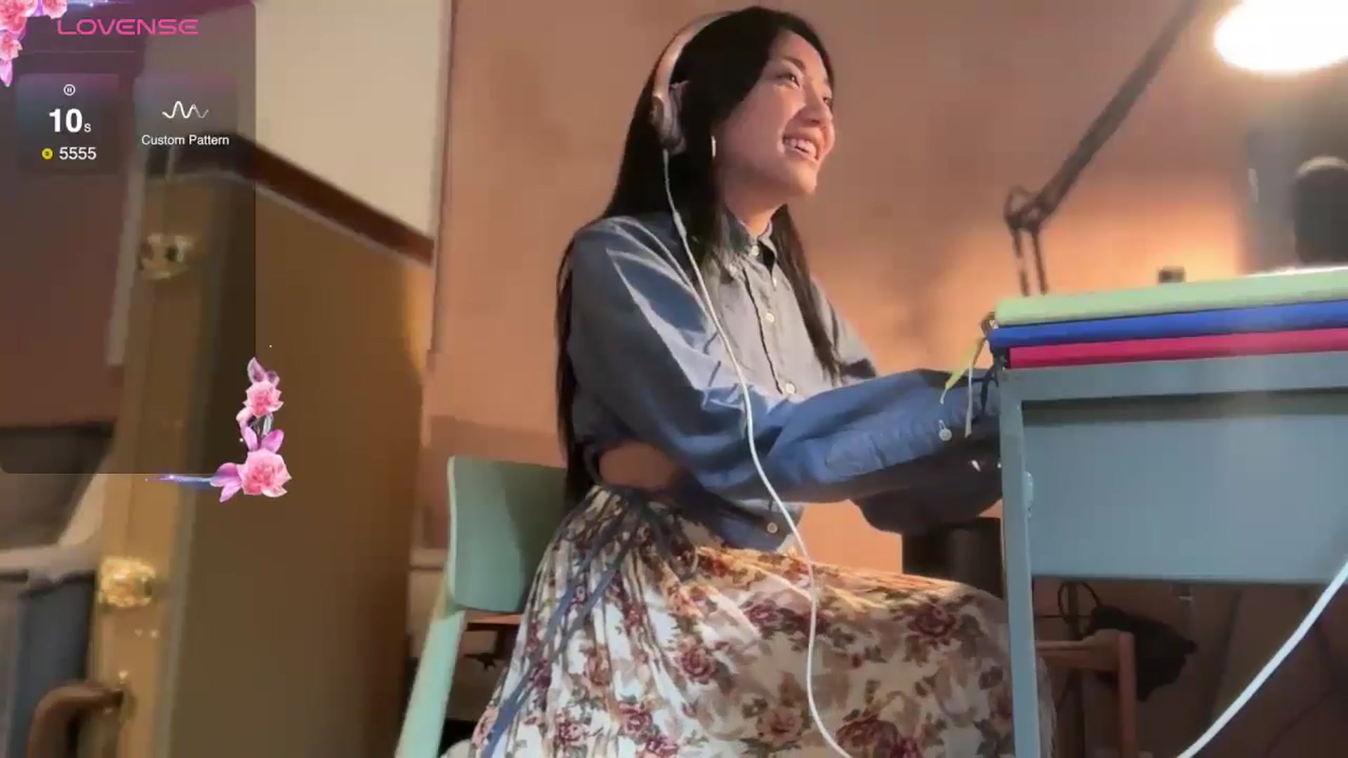 Gallery image thumbnail from luna_tsukiko's myfreecams stream on, 10/07/2024, 18:19 image 13 of 20