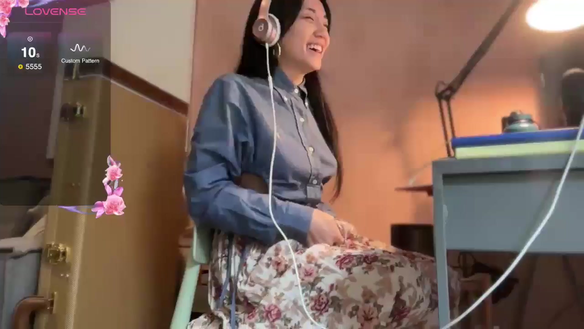 Gallery image thumbnail from luna_tsukiko's myfreecams stream on, 10/07/2024, 20:54 image 6 of 20