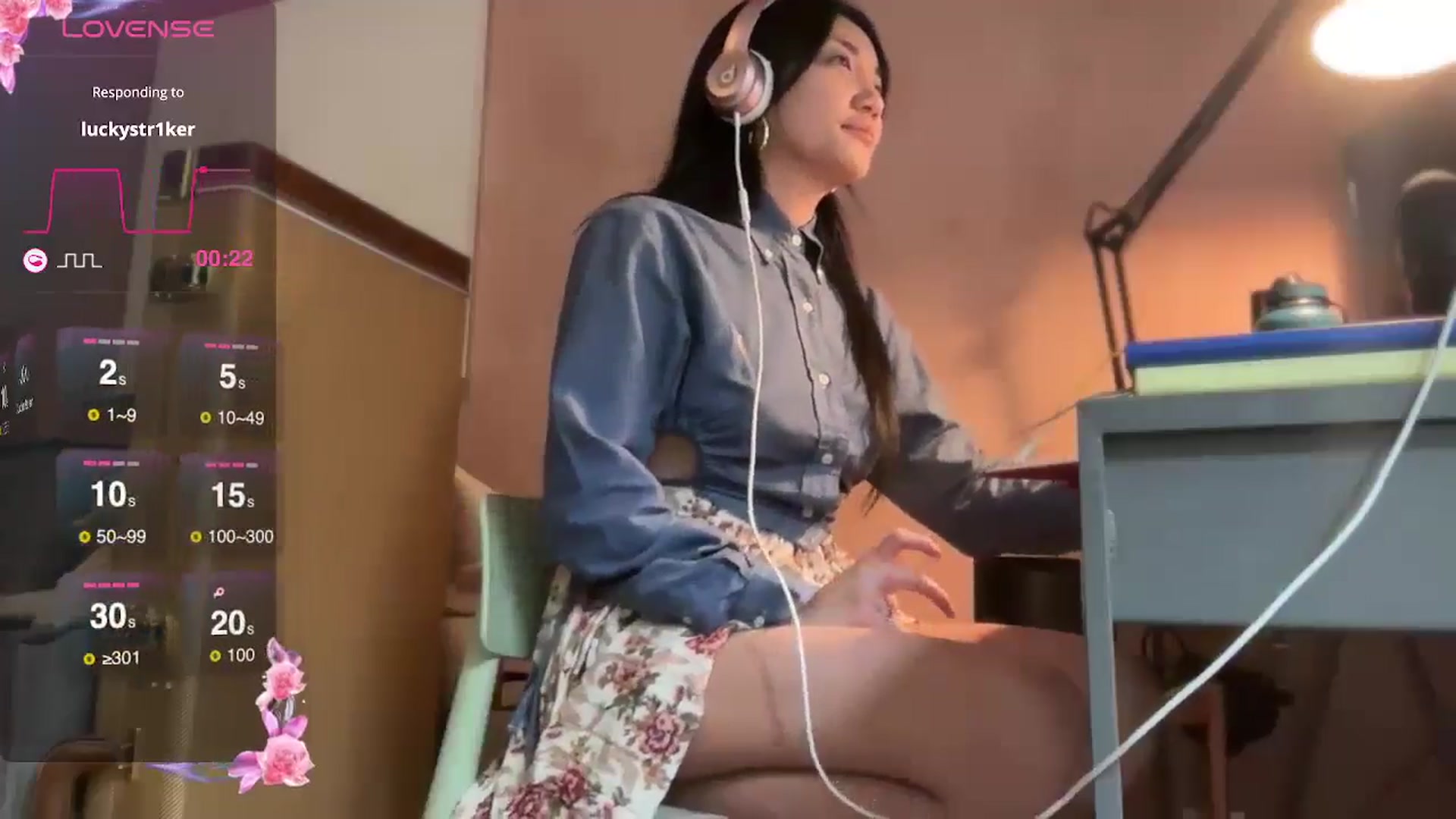 Gallery image thumbnail from luna_tsukiko's myfreecams stream on, 10/07/2024, 20:54 image 12 of 20