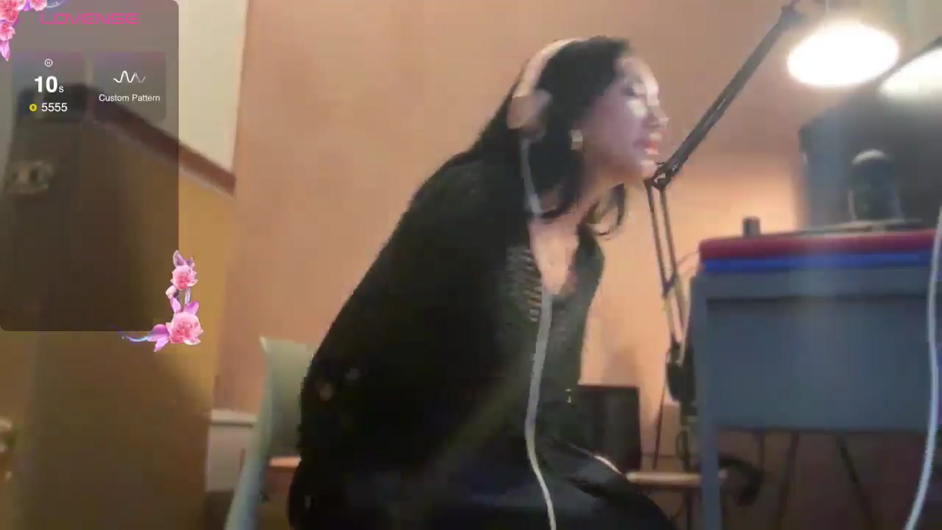 Gallery image thumbnail from luna_tsukiko's myfreecams stream on, 10/10/2024, 15:50 image 7 of 20