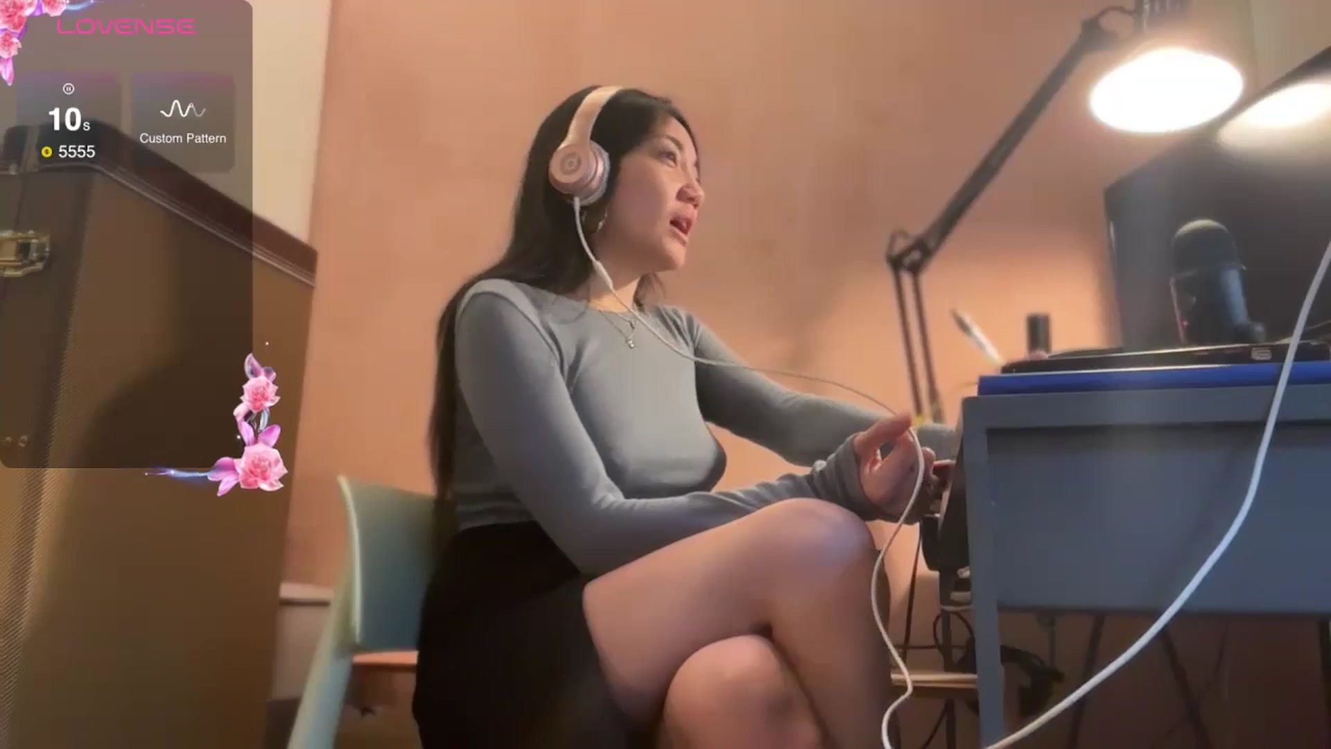 Gallery image thumbnail from luna_tsukiko's myfreecams stream on, 10/15/2024, 15:30 image 18 of 20